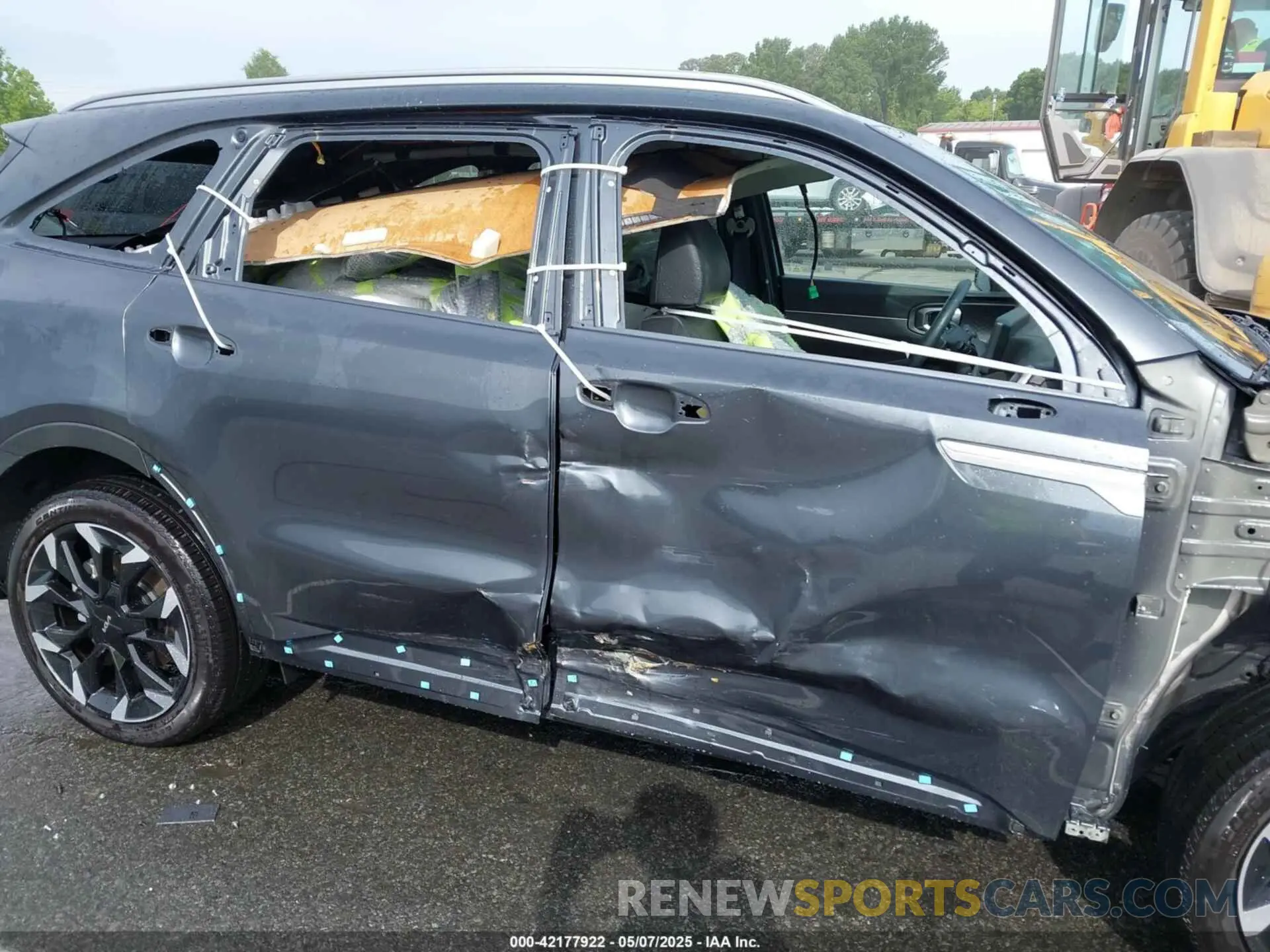 14 Photograph of a damaged car 5XYRH4JF7RG298595 KIA SORENTO 2024