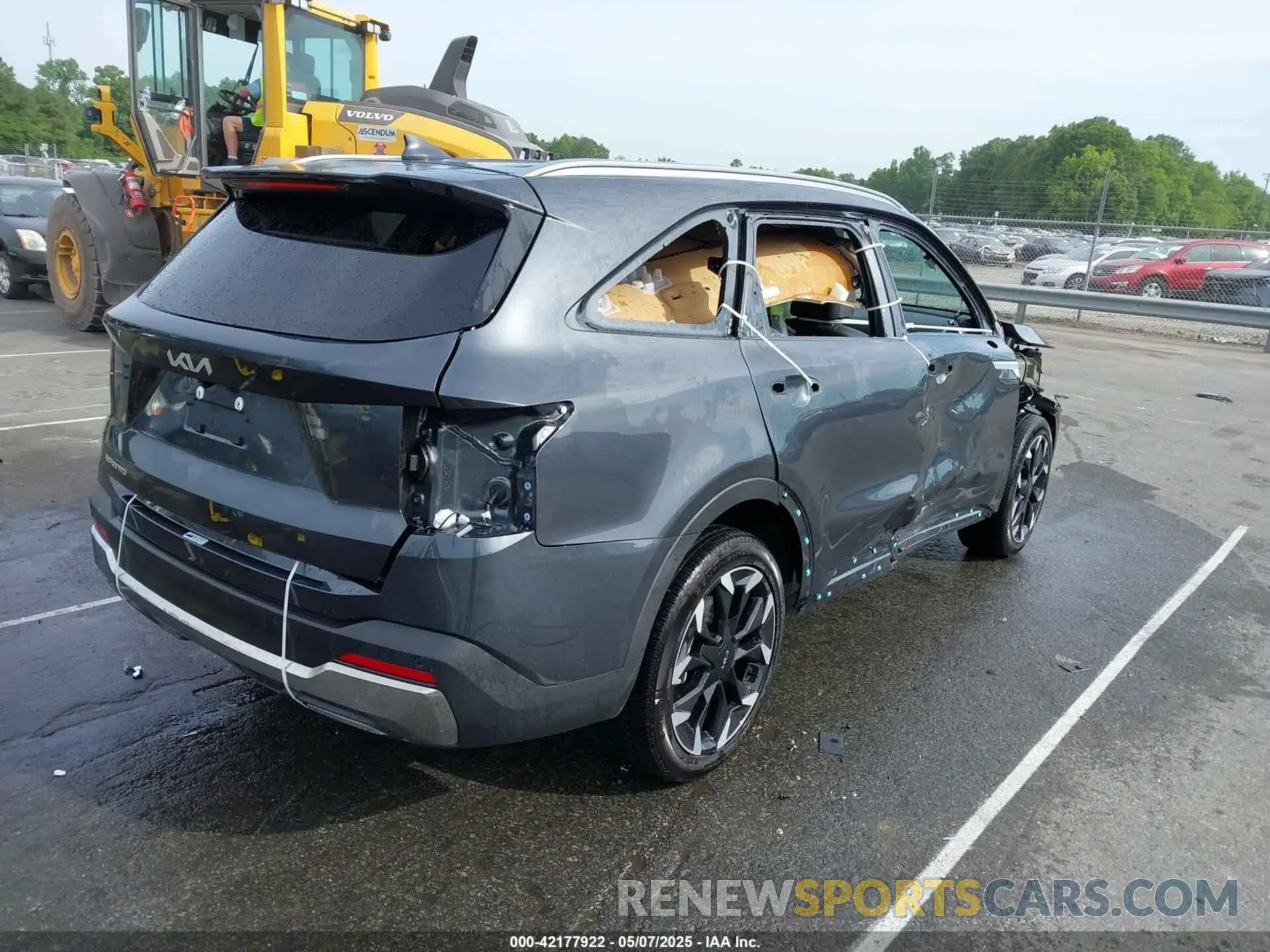 4 Photograph of a damaged car 5XYRH4JF7RG298595 KIA SORENTO 2024
