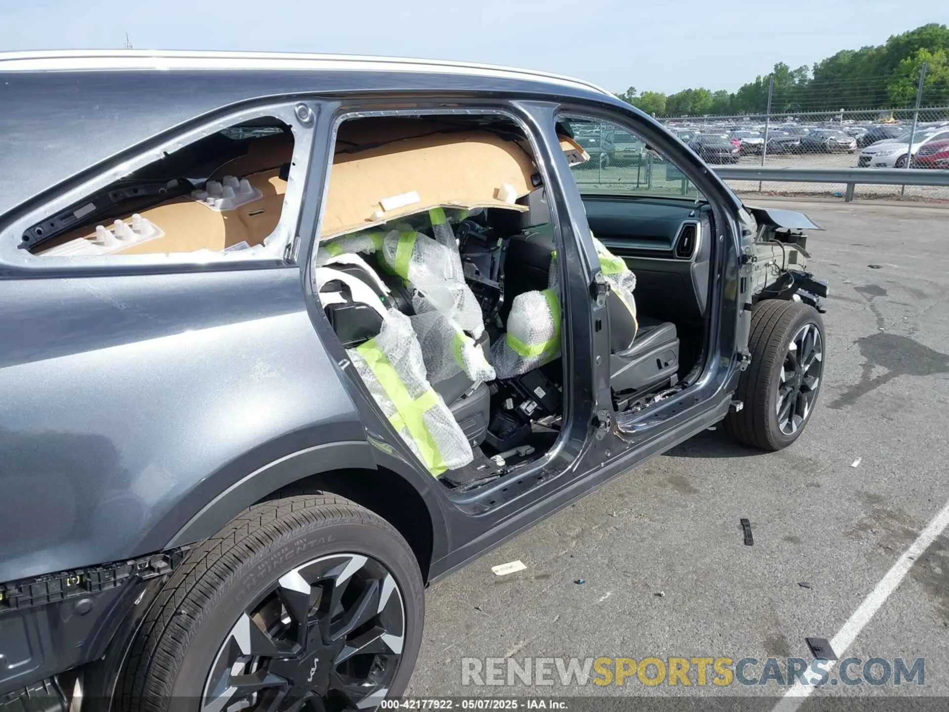 6 Photograph of a damaged car 5XYRH4JF7RG298595 KIA SORENTO 2024