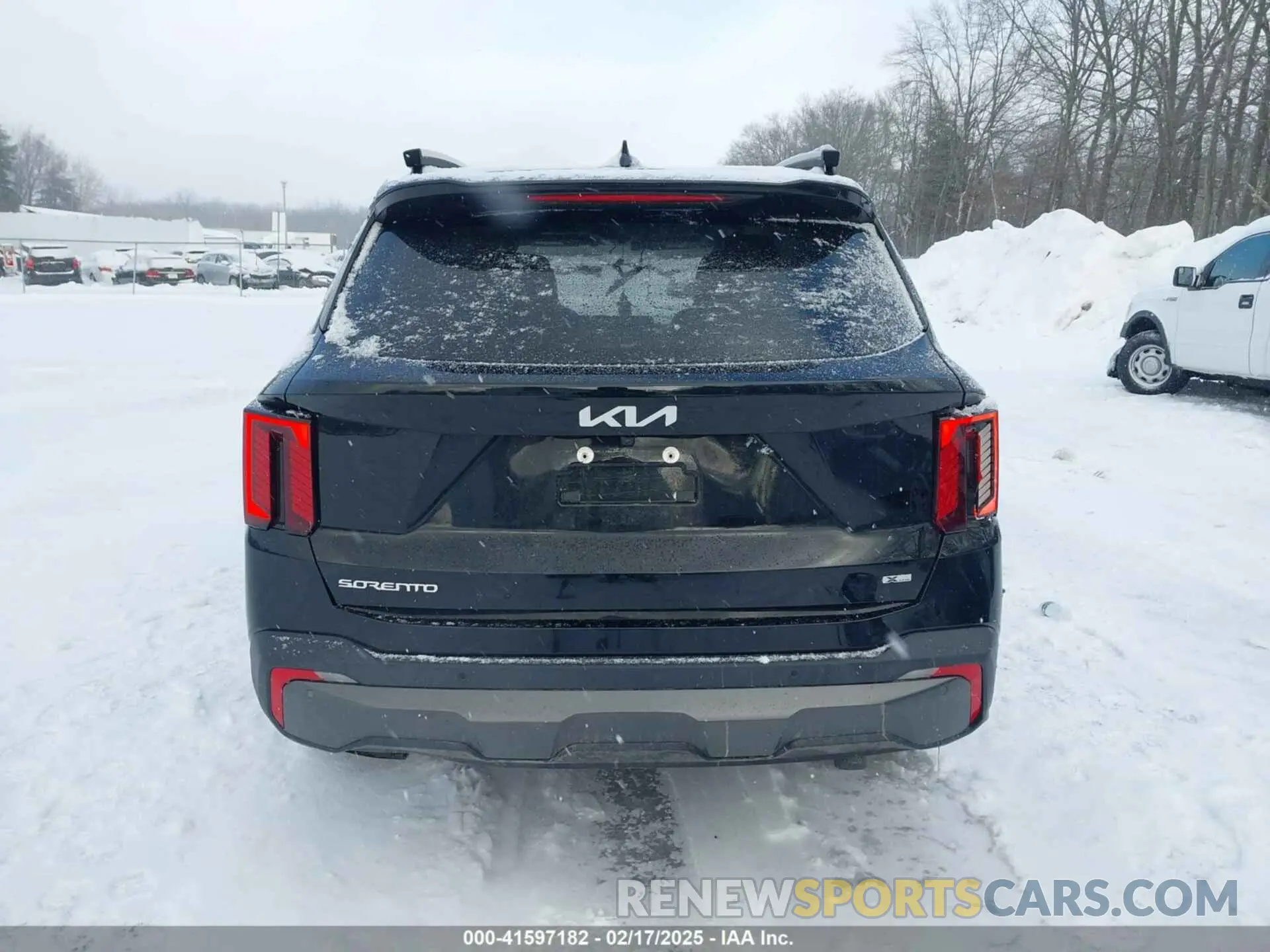 16 Photograph of a damaged car 5XYRKDJF1RG293796 KIA SORENTO 2024