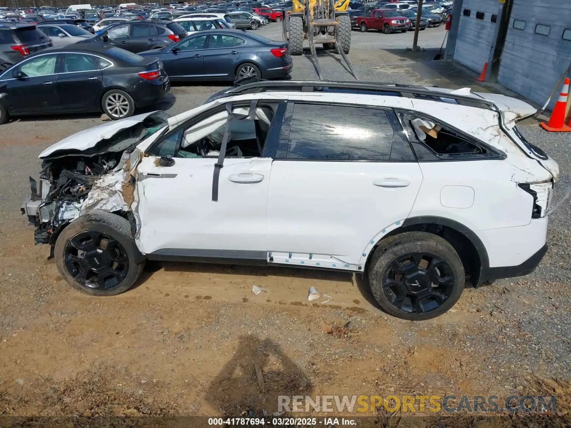 14 Photograph of a damaged car 5XYRKDJF2RG258801 KIA SORENTO 2024