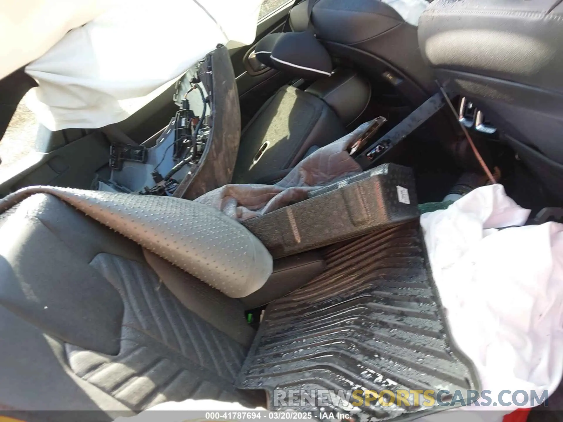 8 Photograph of a damaged car 5XYRKDJF2RG258801 KIA SORENTO 2024