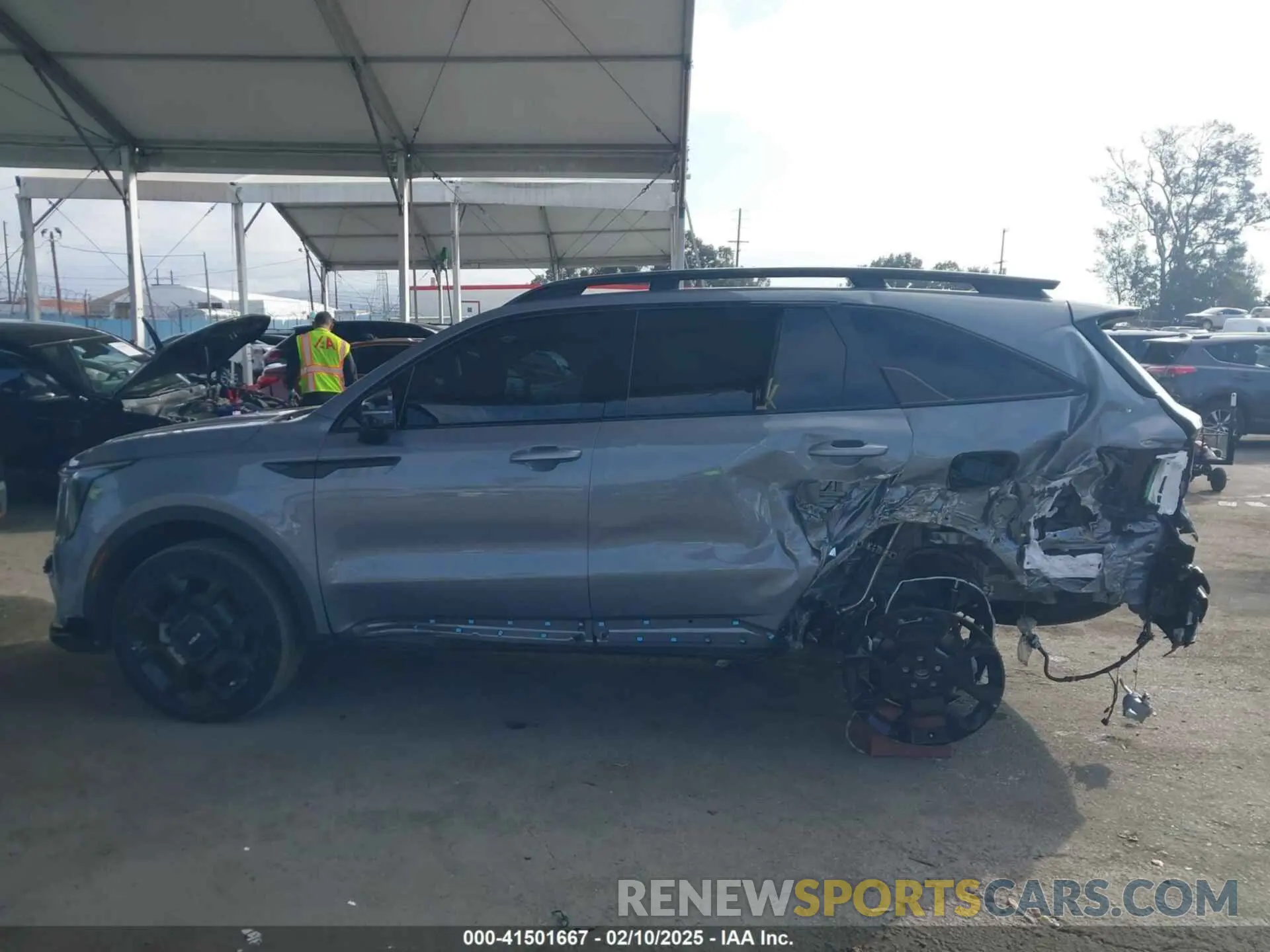 15 Photograph of a damaged car 5XYRKDJF3RG263960 KIA SORENTO 2024