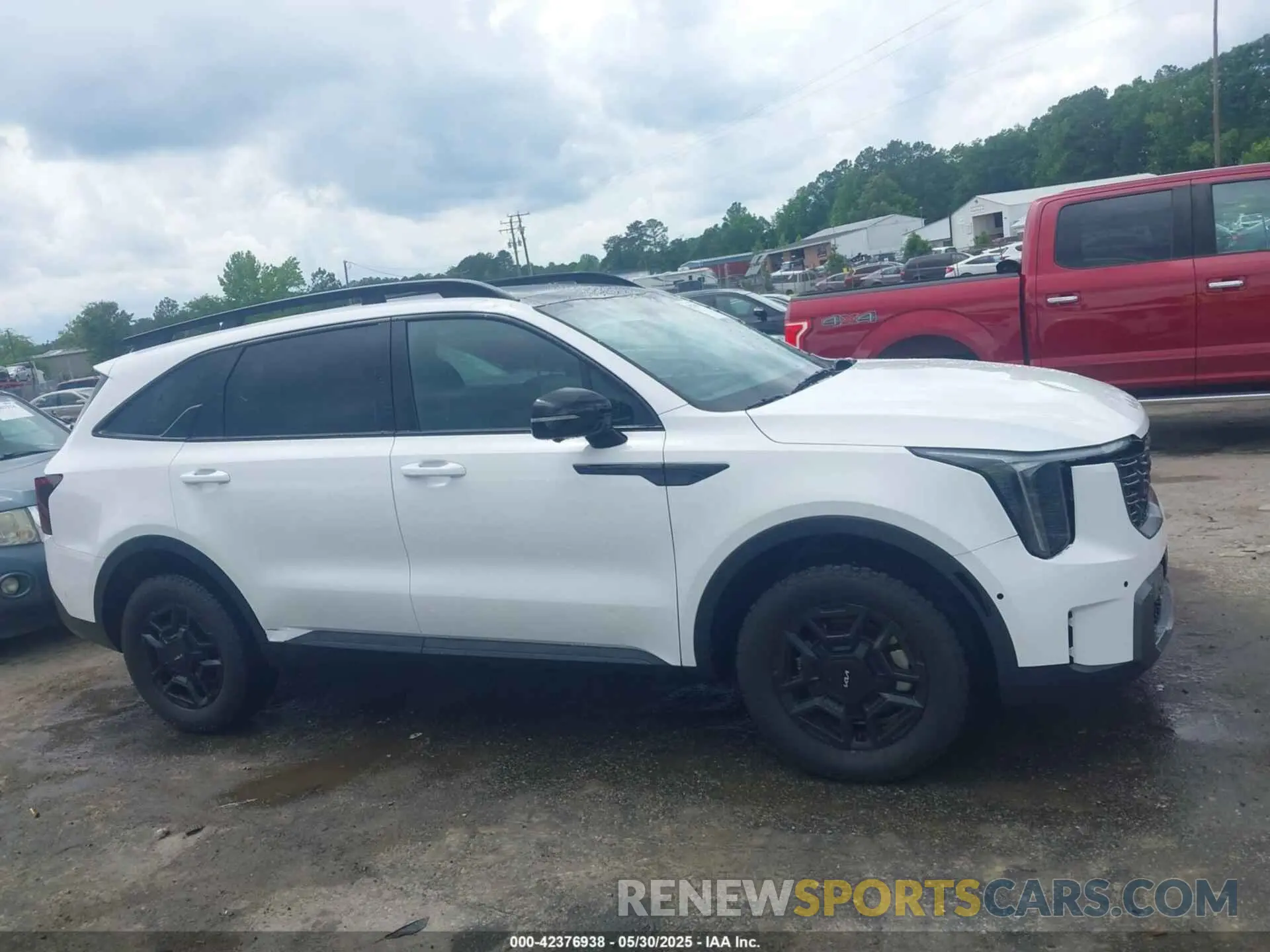 14 Photograph of a damaged car 5XYRKDJF5RG271333 KIA SORENTO 2024