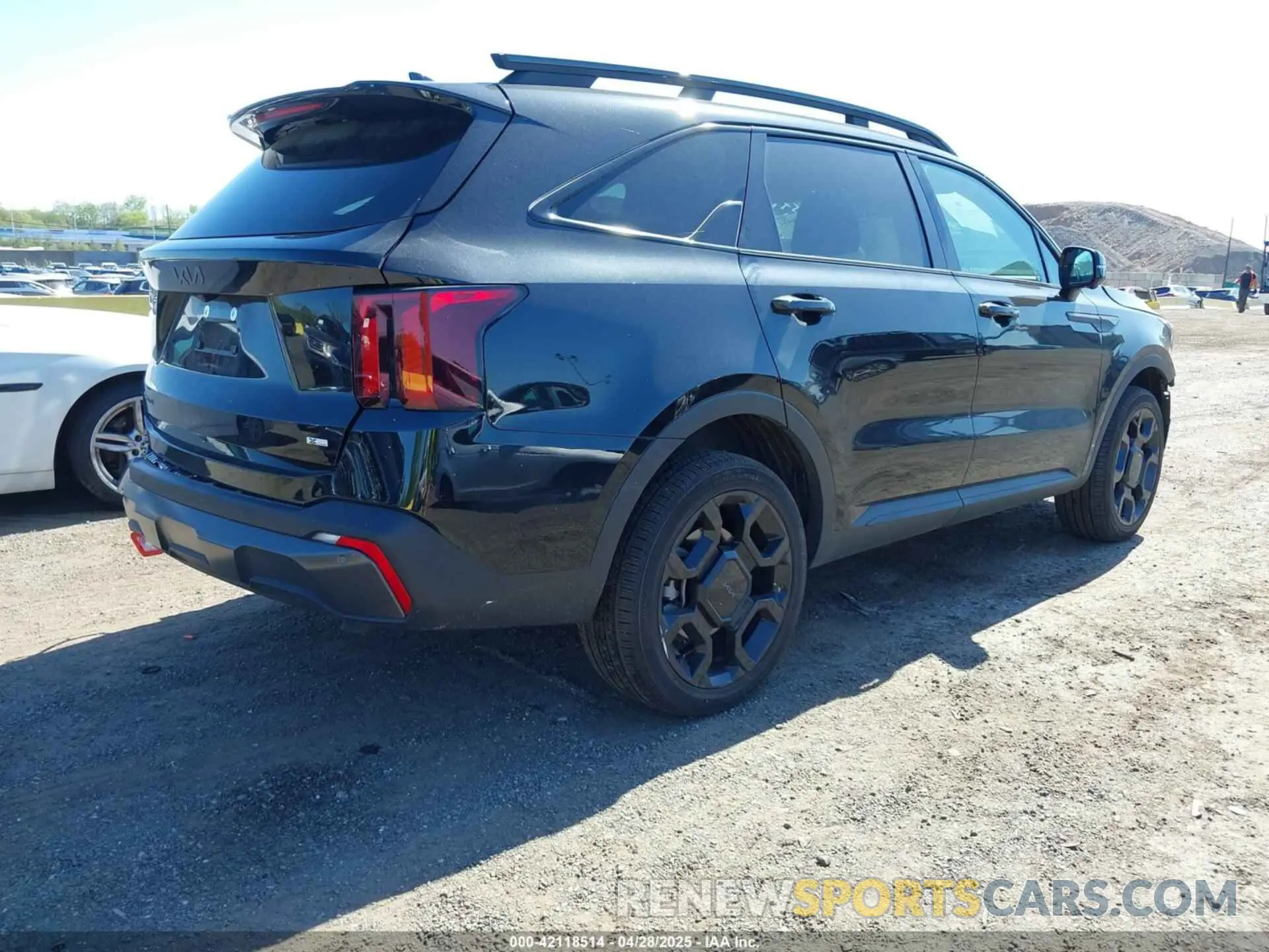 4 Photograph of a damaged car 5XYRKDJF7RG300590 KIA SORENTO 2024