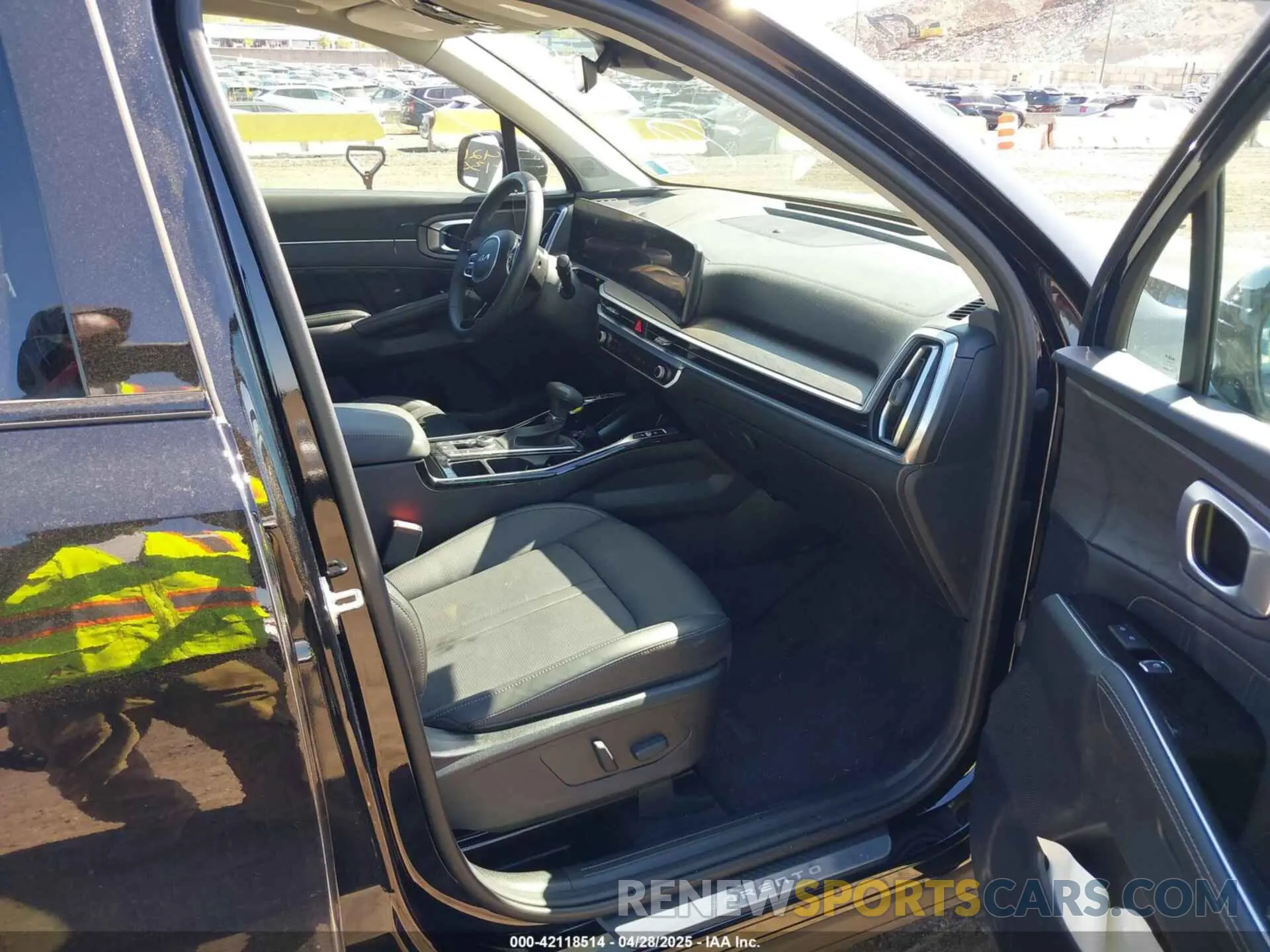 5 Photograph of a damaged car 5XYRKDJF7RG300590 KIA SORENTO 2024
