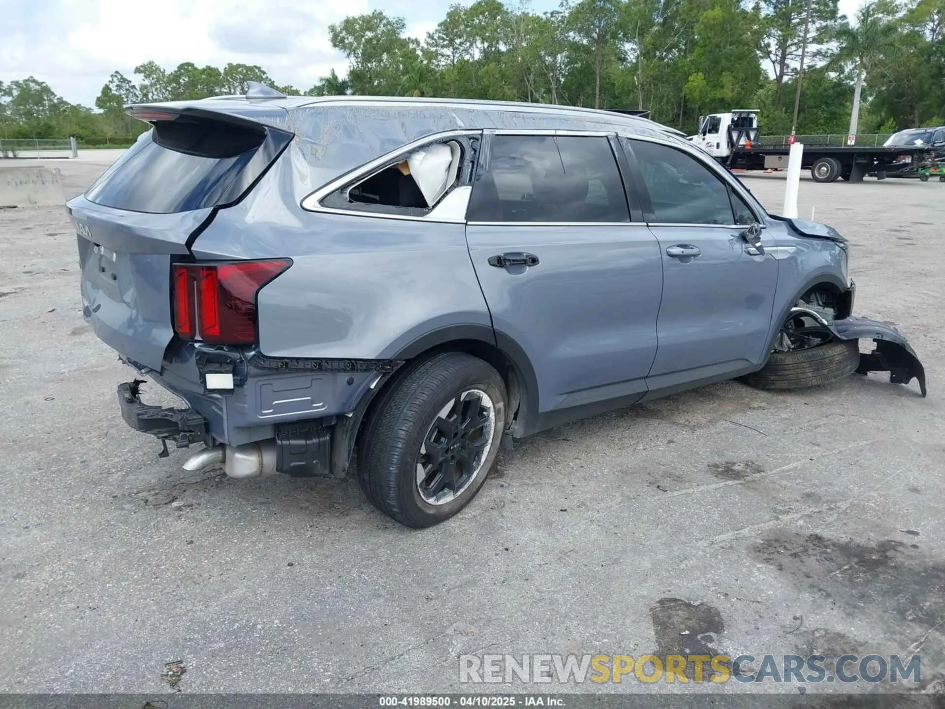 4 Photograph of a damaged car 5XYRL4JC0RG295445 KIA SORENTO 2024