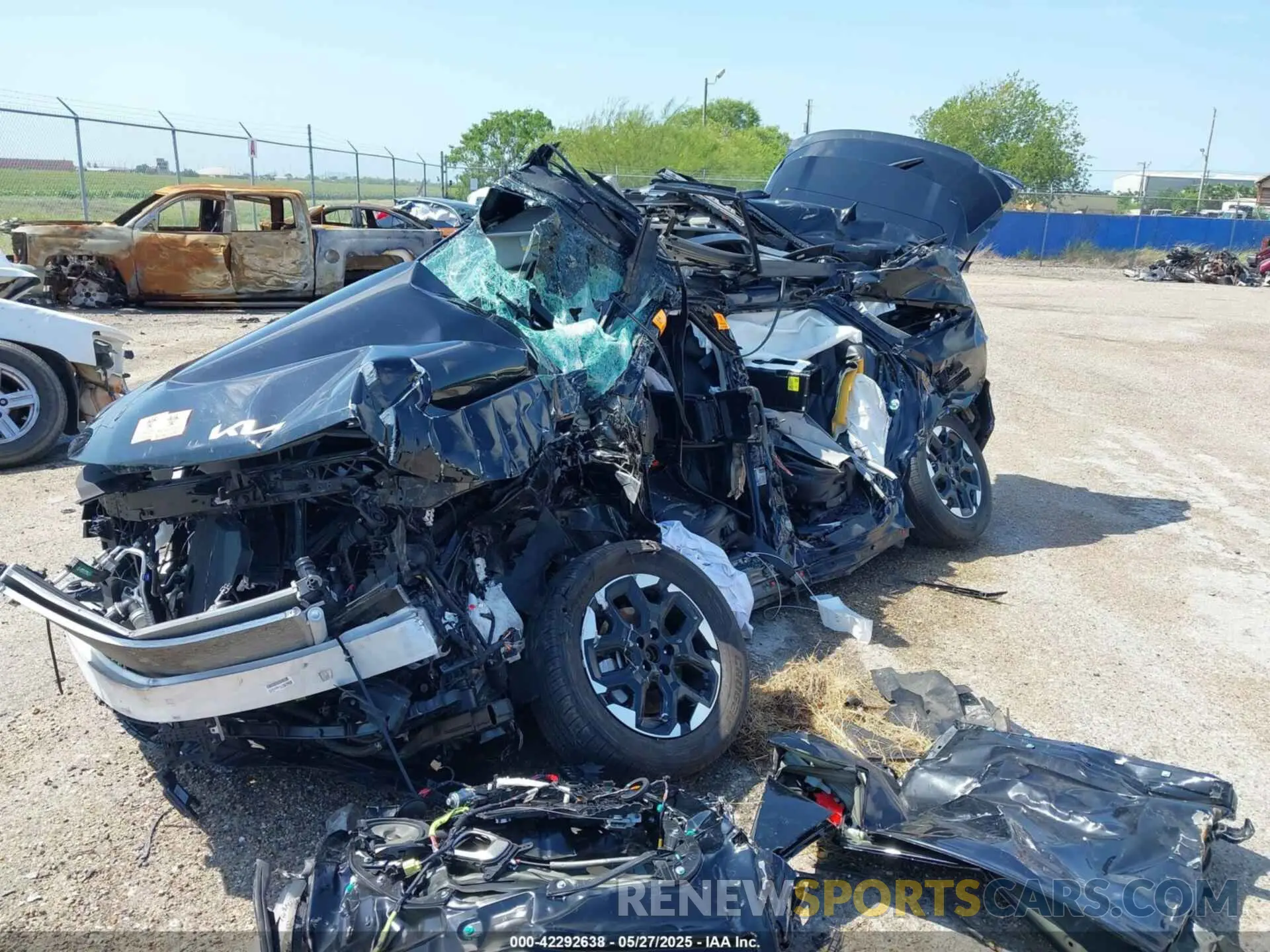 2 Photograph of a damaged car 5XYRL4JC5RG292721 KIA SORENTO 2024