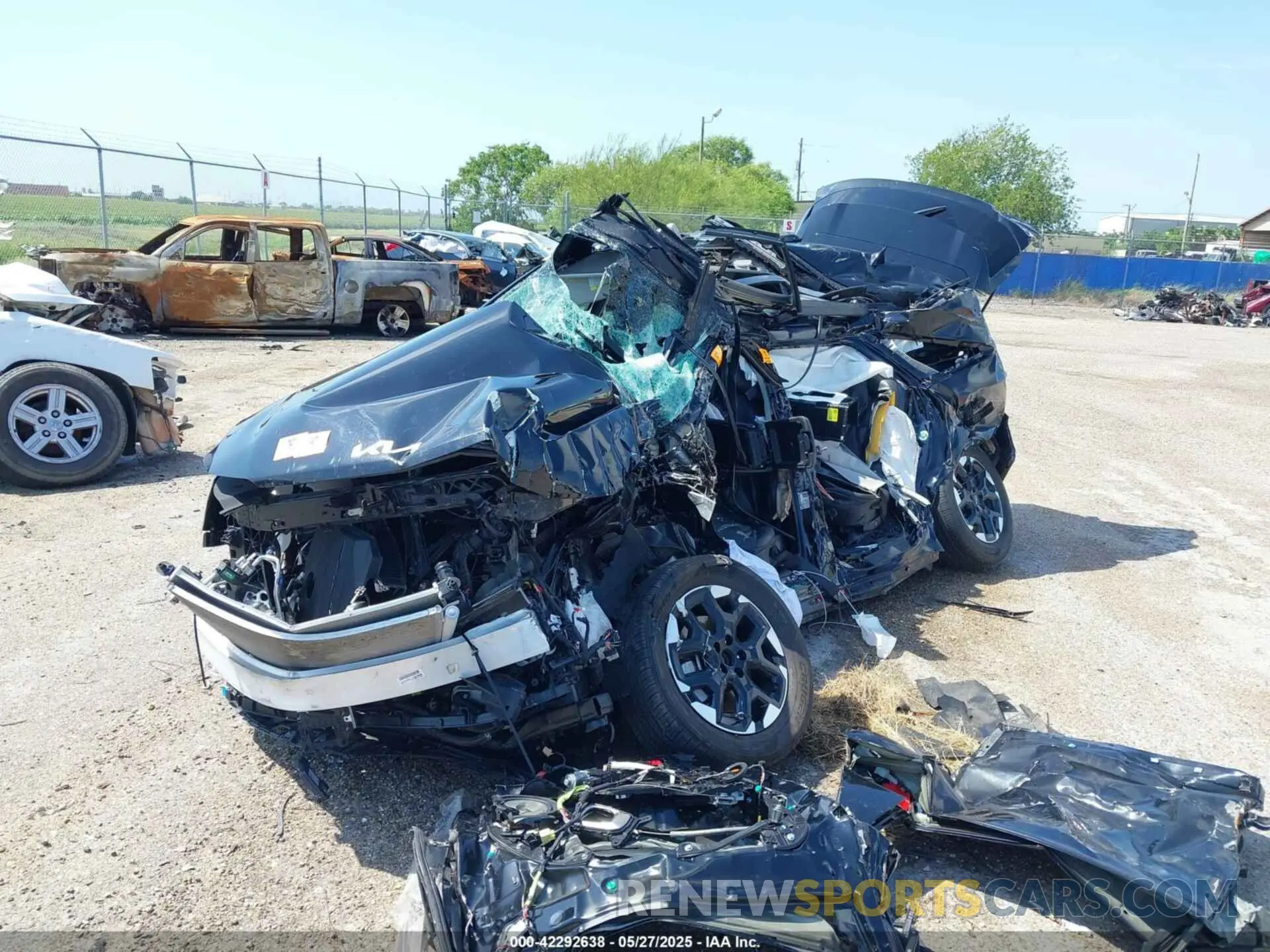 6 Photograph of a damaged car 5XYRL4JC5RG292721 KIA SORENTO 2024