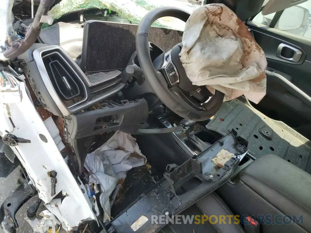 8 Photograph of a damaged car 5XYRL4JC7RG286404 KIA SORENTO 2024