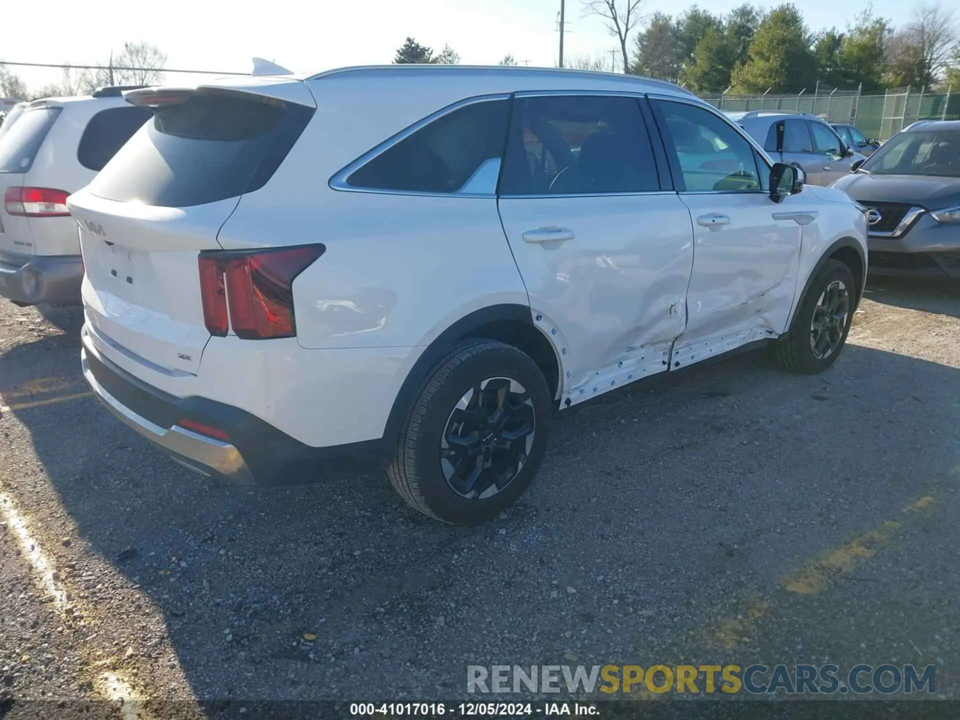 4 Photograph of a damaged car 5XYRLDJC5RG281928 KIA SORENTO 2024