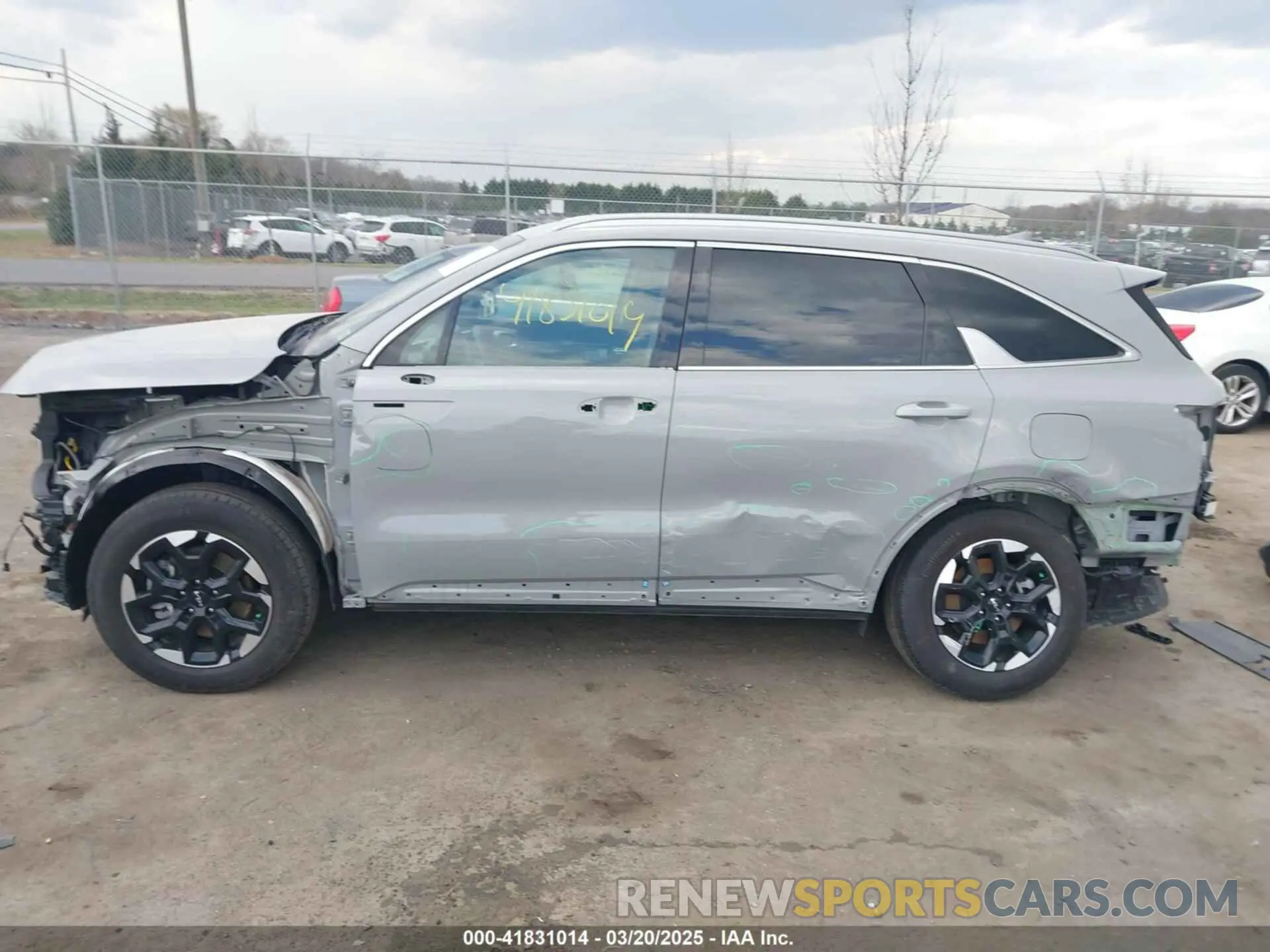 14 Photograph of a damaged car 5XYRLDJC9RG258376 KIA SORENTO 2024