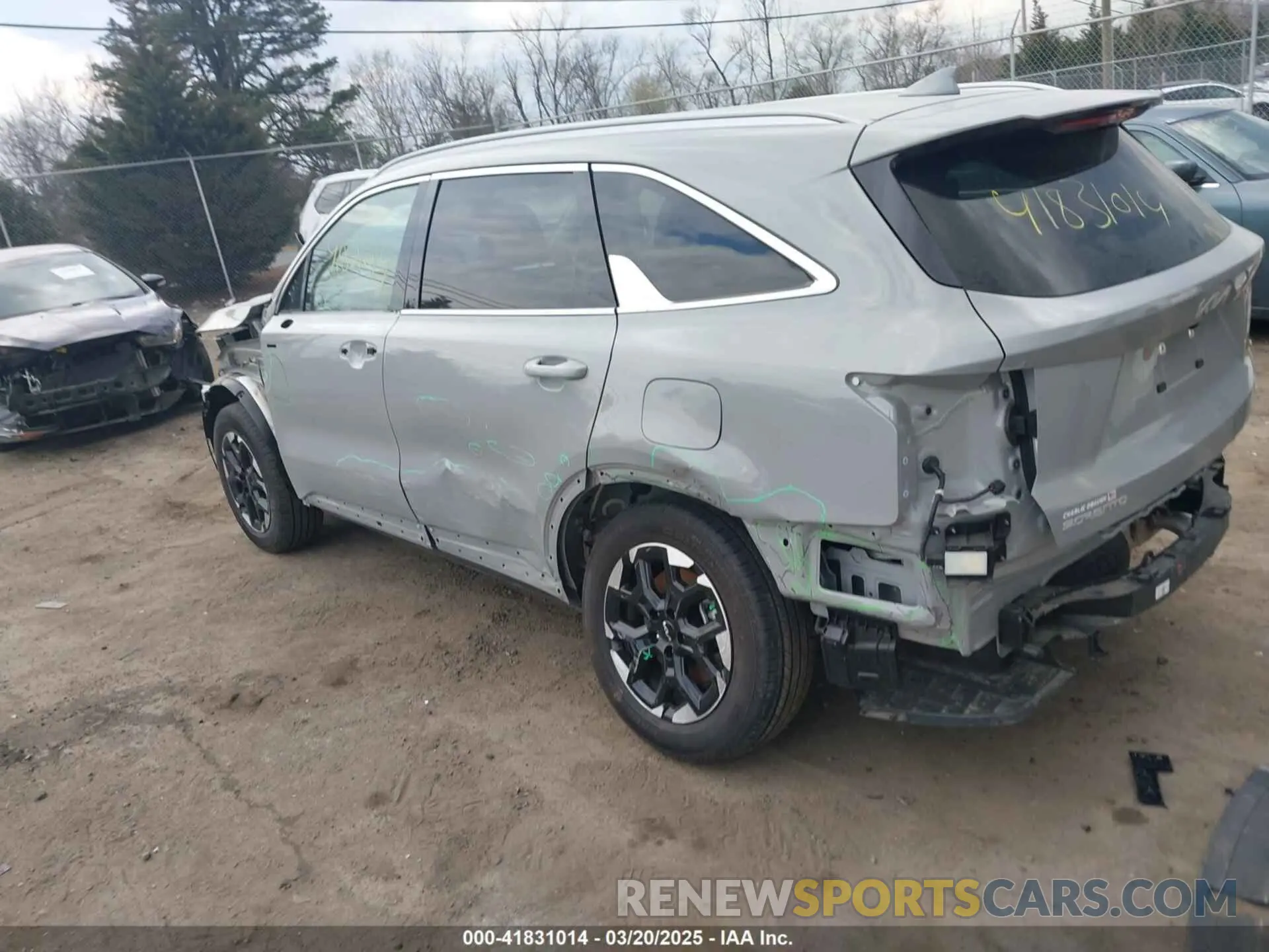 3 Photograph of a damaged car 5XYRLDJC9RG258376 KIA SORENTO 2024