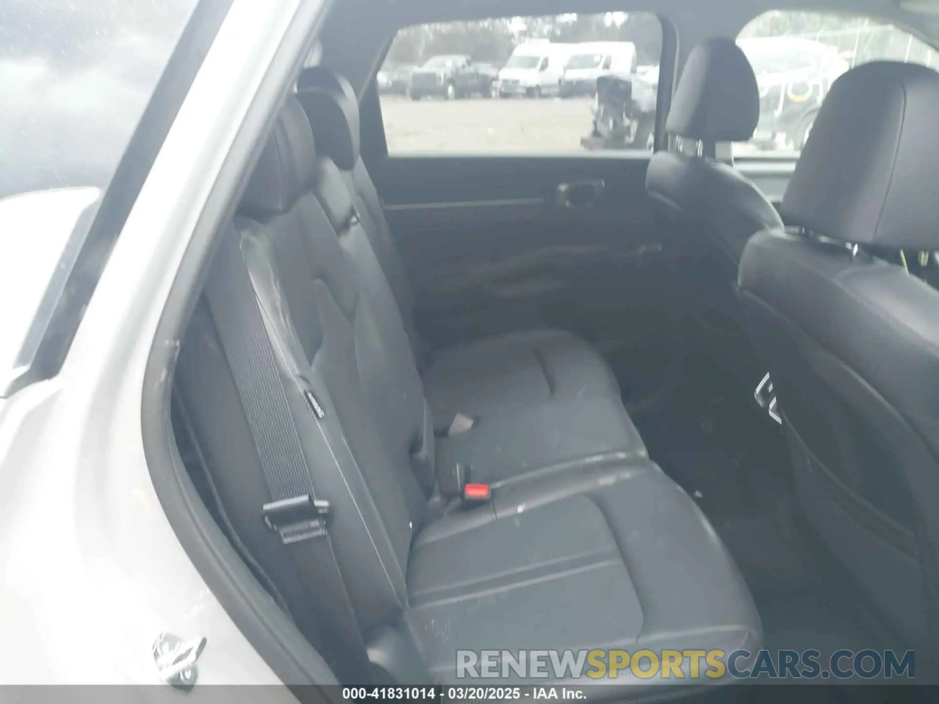 8 Photograph of a damaged car 5XYRLDJC9RG258376 KIA SORENTO 2024