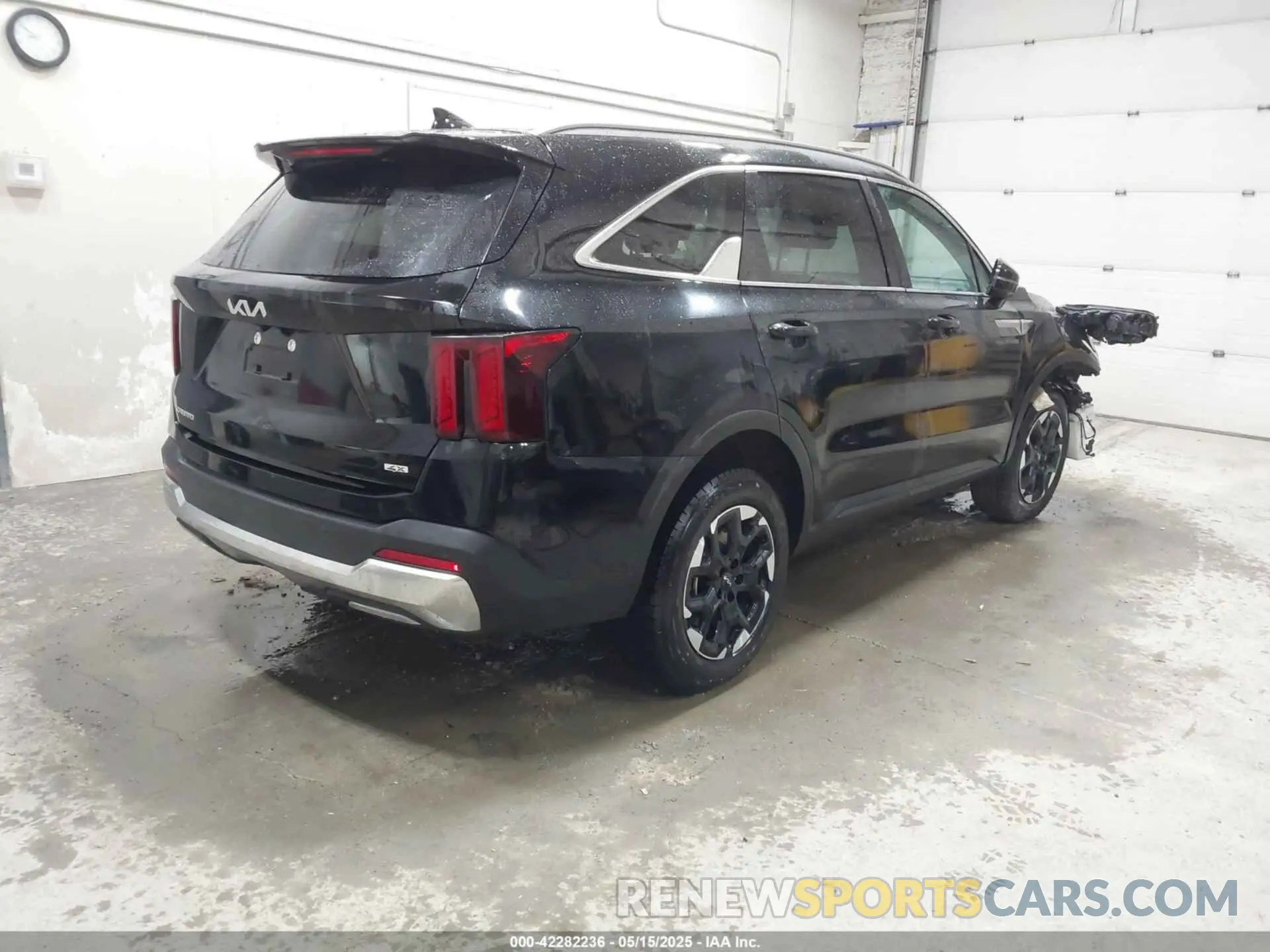4 Photograph of a damaged car 5XYRLDJC9RG261052 KIA SORENTO 2024