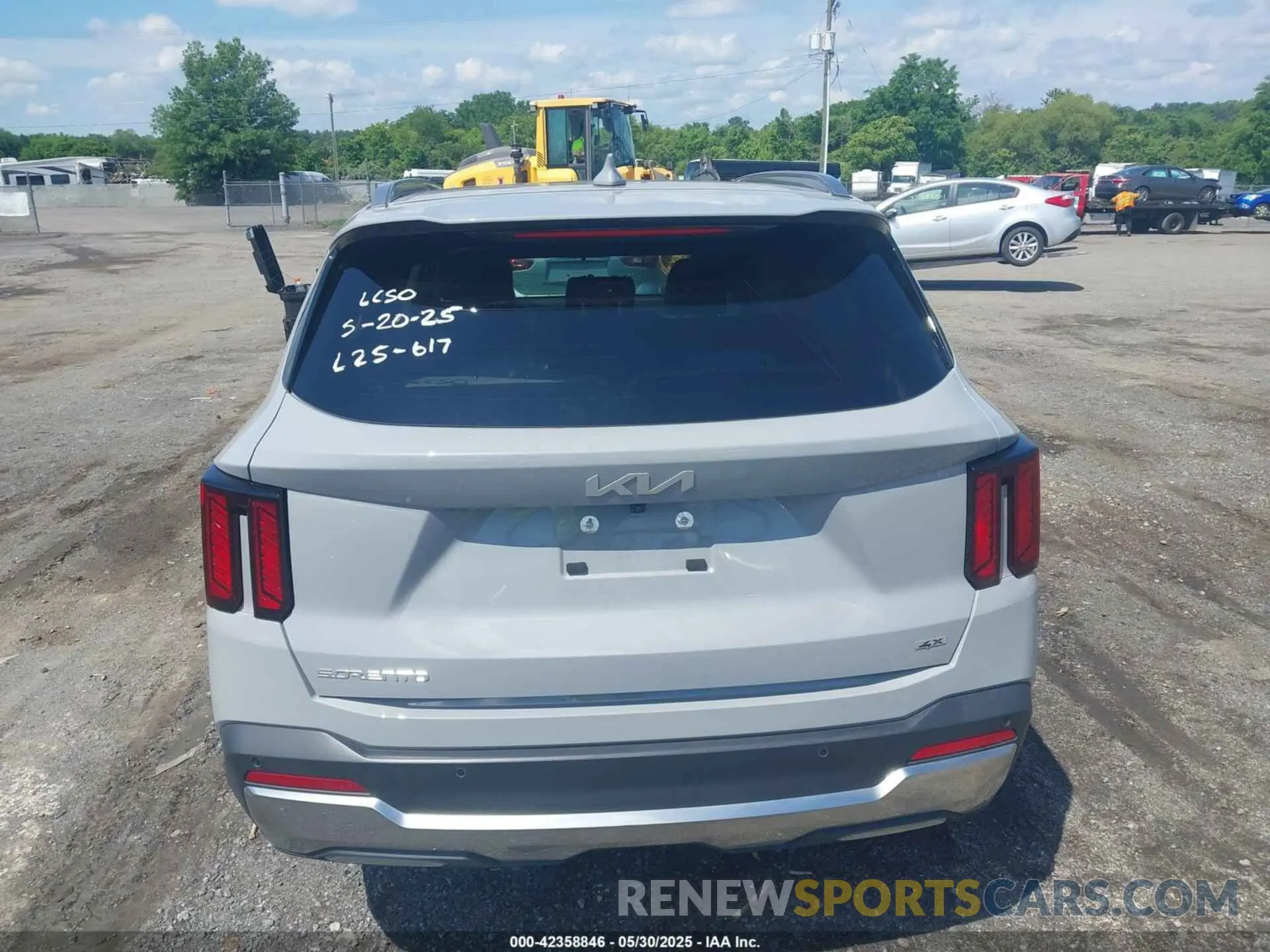 16 Photograph of a damaged car 5XYRLDJC9RG272875 KIA SORENTO 2024