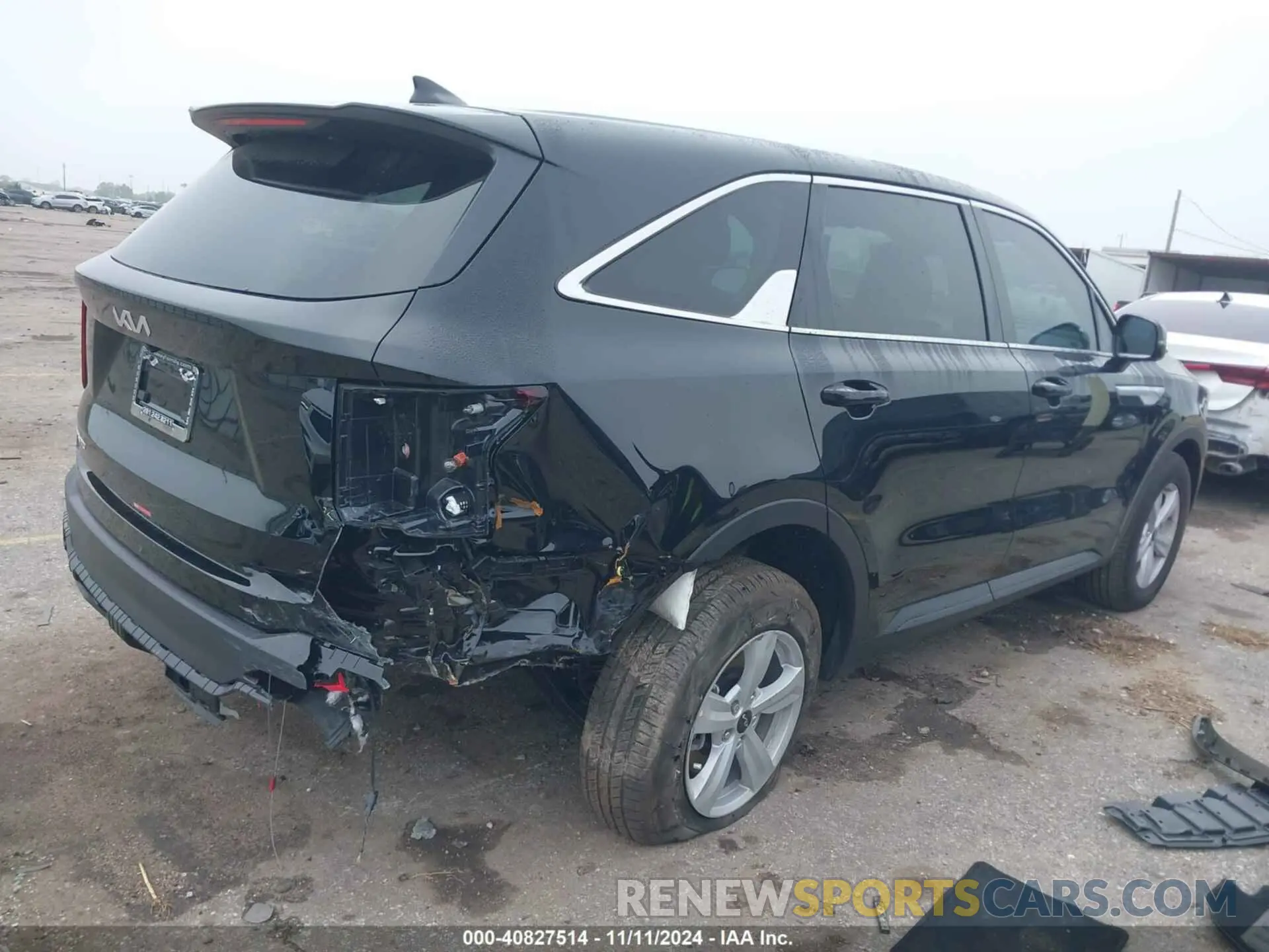 4 Photograph of a damaged car 5XYRG4JC1SG323795 KIA SORENTO 2025
