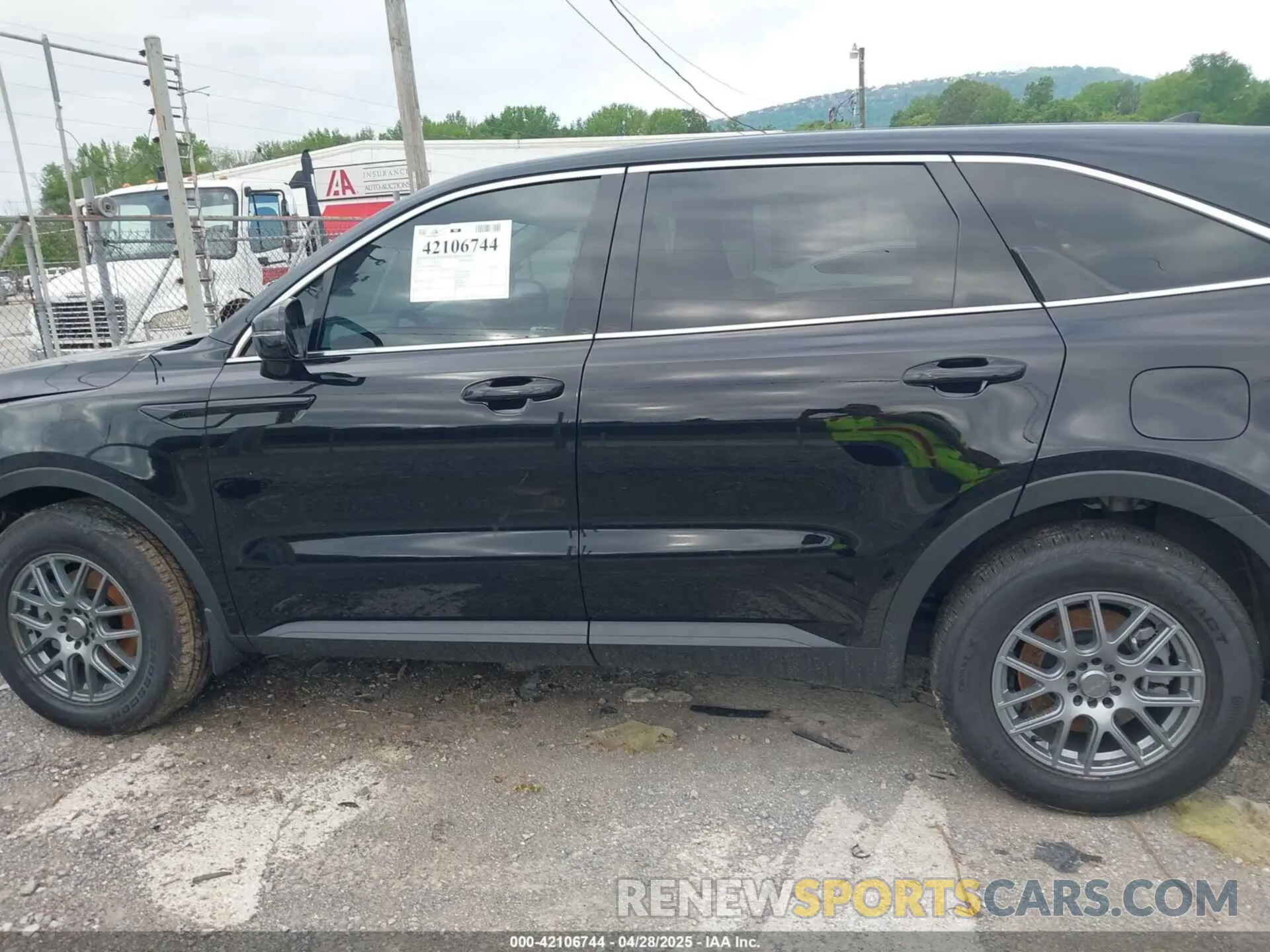 14 Photograph of a damaged car 5XYRG4JC5SG327607 KIA SORENTO 2025