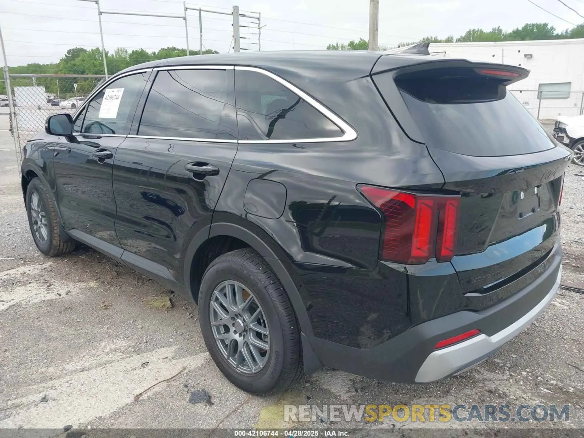 3 Photograph of a damaged car 5XYRG4JC5SG327607 KIA SORENTO 2025