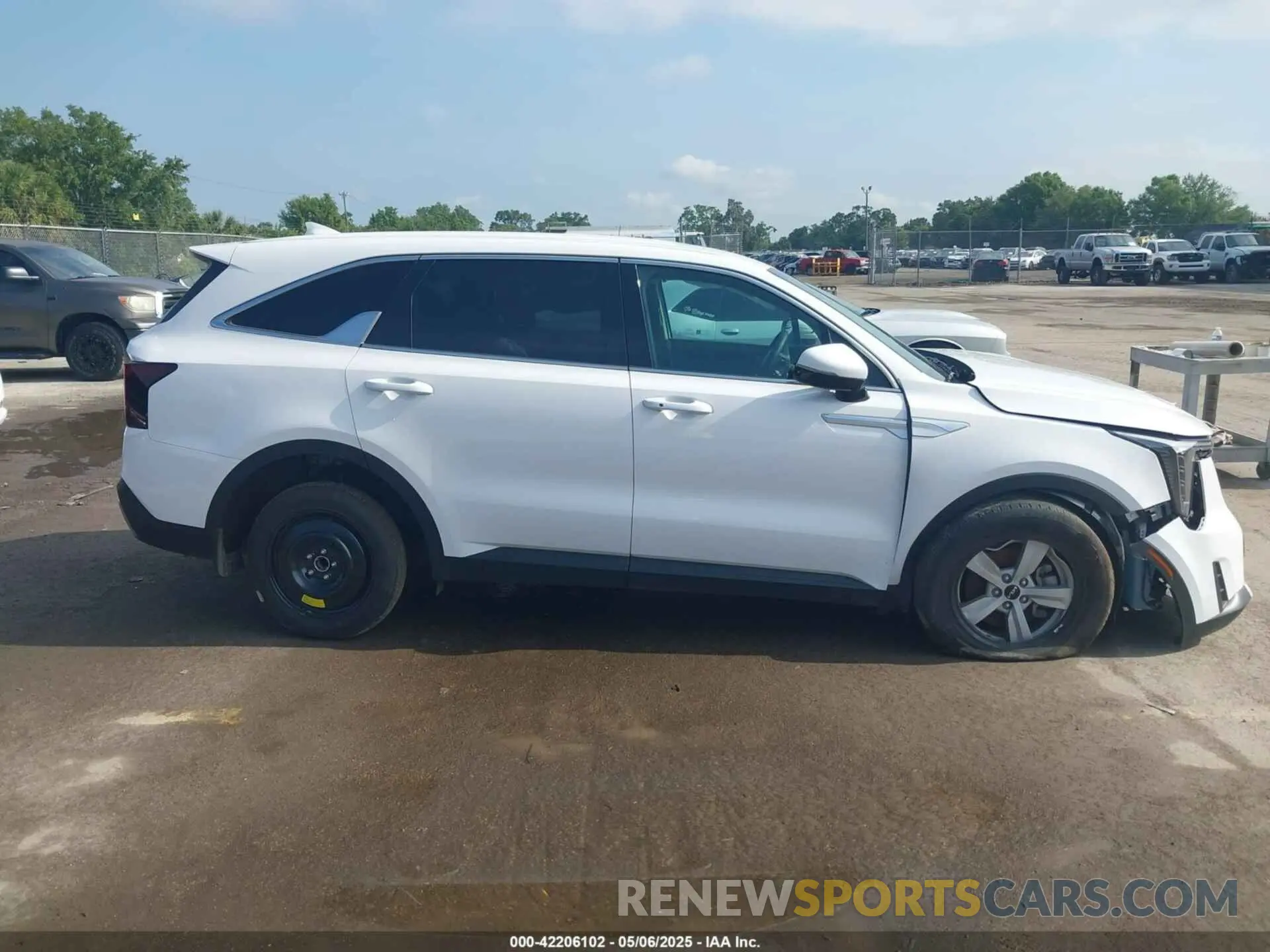 13 Photograph of a damaged car 5XYRG4JC5SG339241 KIA SORENTO 2025
