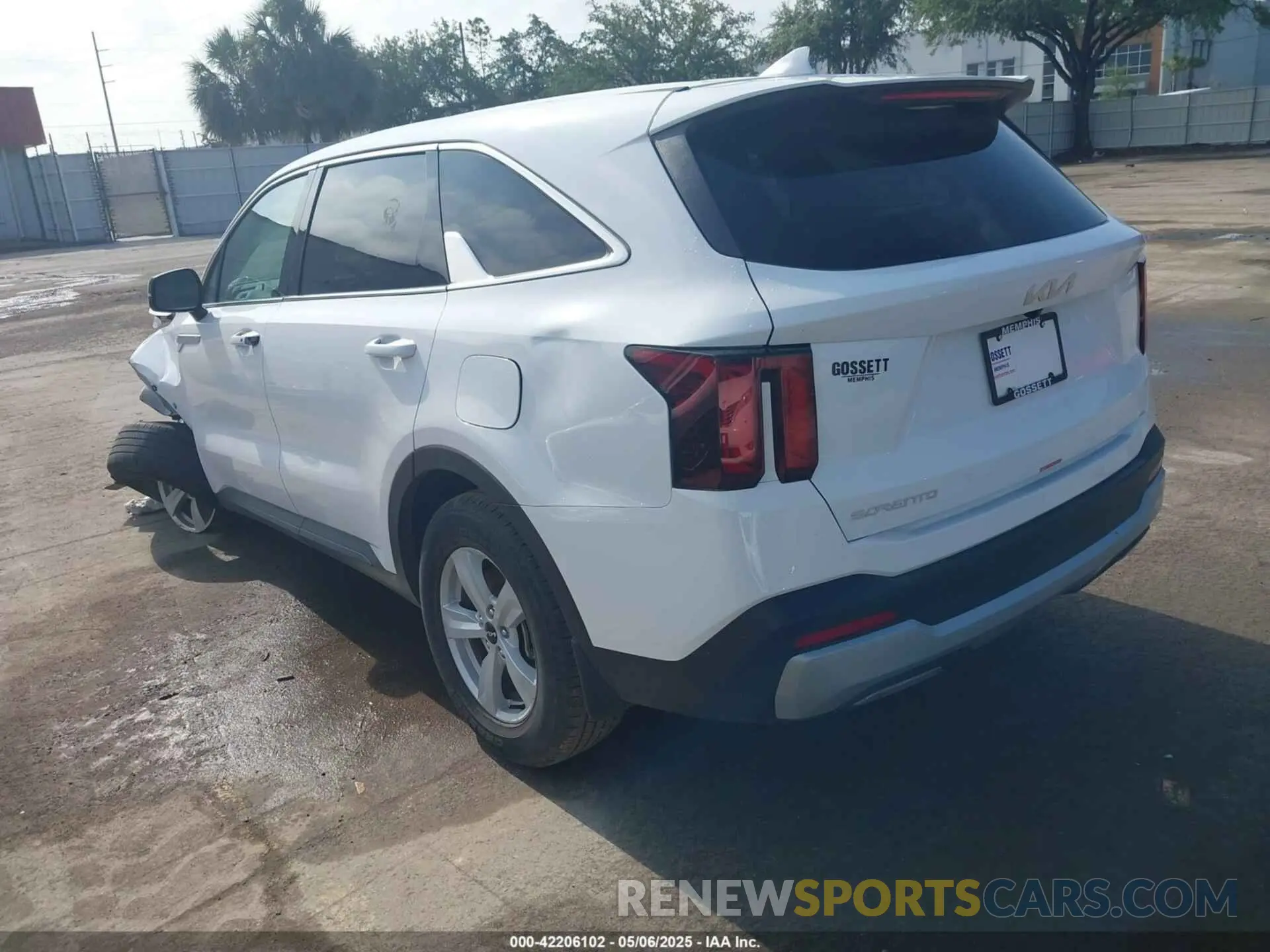 3 Photograph of a damaged car 5XYRG4JC5SG339241 KIA SORENTO 2025