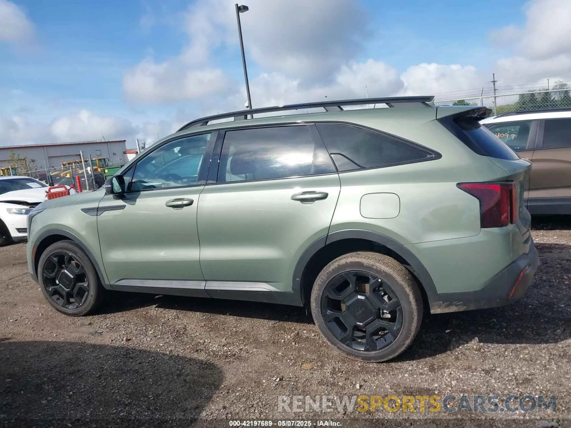 14 Photograph of a damaged car 5XYRHDJFXSG324953 KIA SORENTO 2025