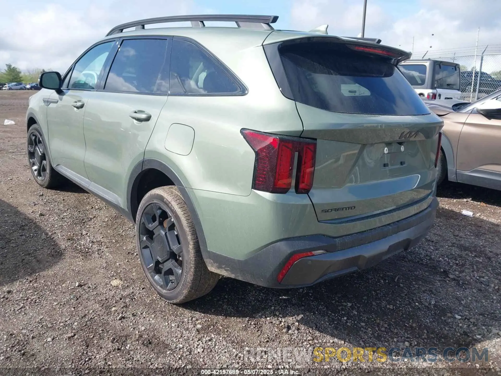 3 Photograph of a damaged car 5XYRHDJFXSG324953 KIA SORENTO 2025
