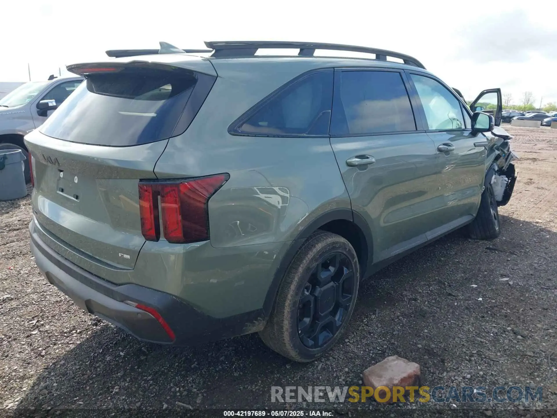 4 Photograph of a damaged car 5XYRHDJFXSG324953 KIA SORENTO 2025