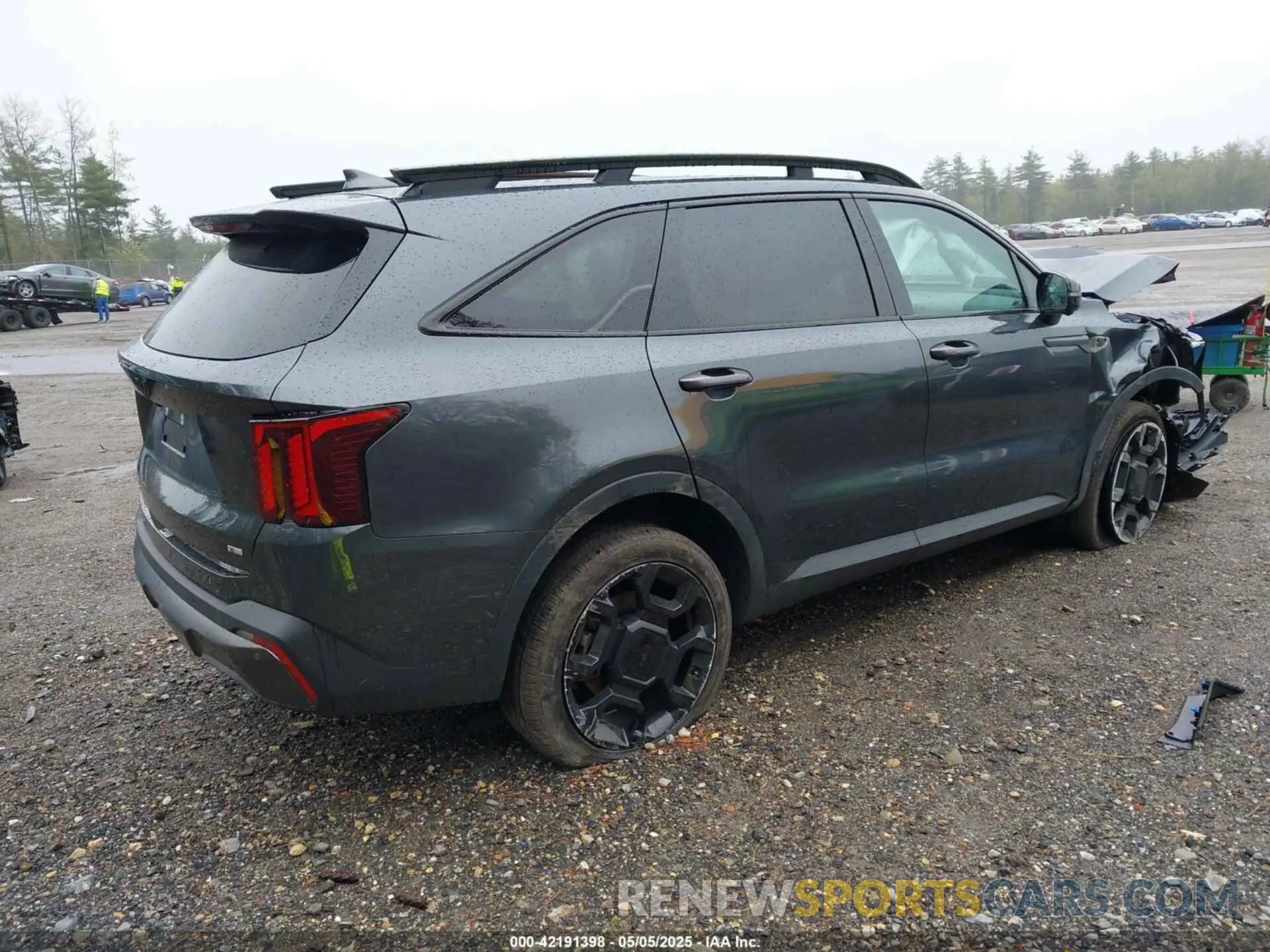 4 Photograph of a damaged car 5XYRKDJF1SG310649 KIA SORENTO 2025