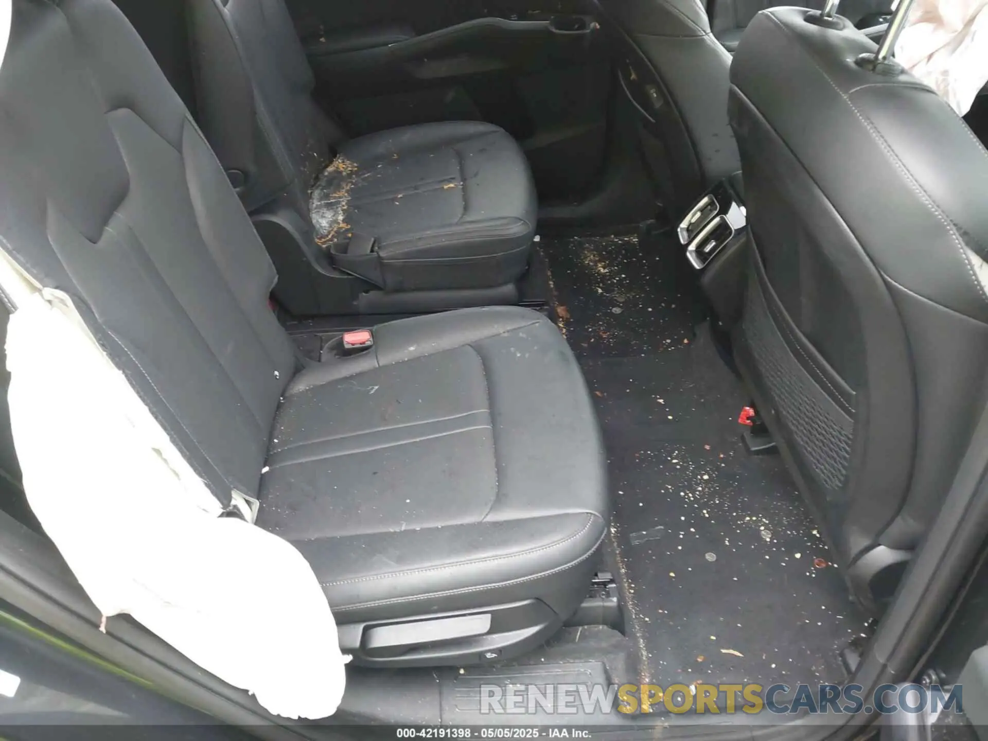 8 Photograph of a damaged car 5XYRKDJF1SG310649 KIA SORENTO 2025
