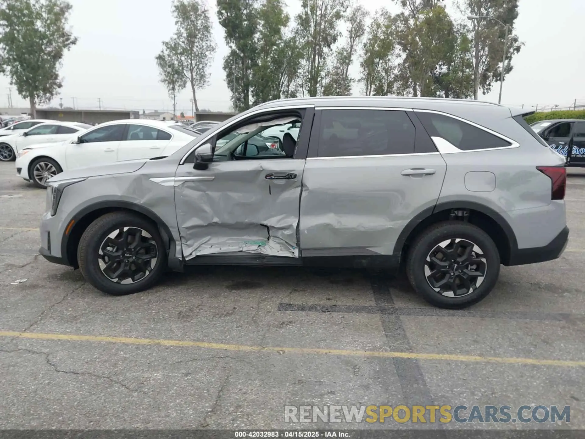 14 Photograph of a damaged car 5XYRL4JC0SG349834 KIA SORENTO 2025