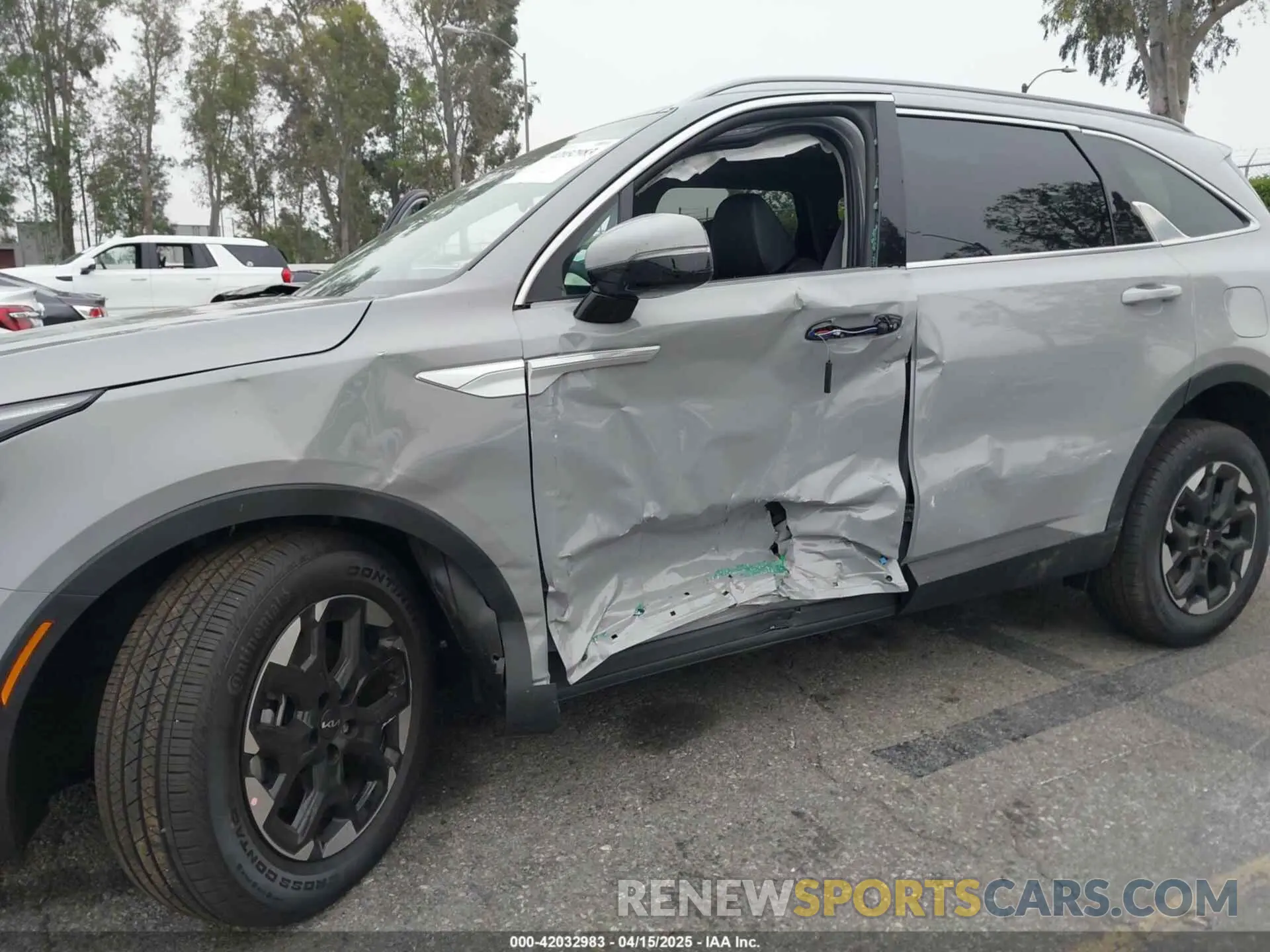 6 Photograph of a damaged car 5XYRL4JC0SG349834 KIA SORENTO 2025