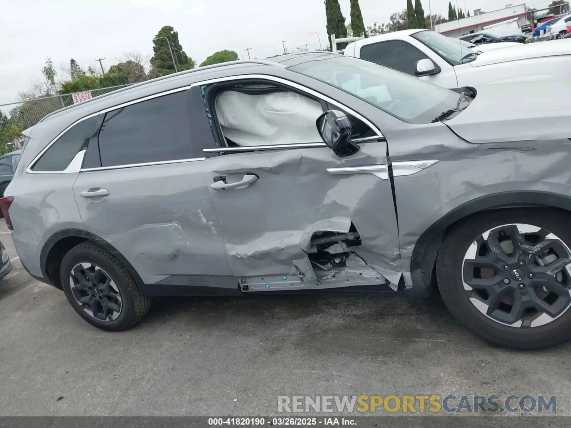 13 Photograph of a damaged car 5XYRL4JC1SG334274 KIA SORENTO 2025