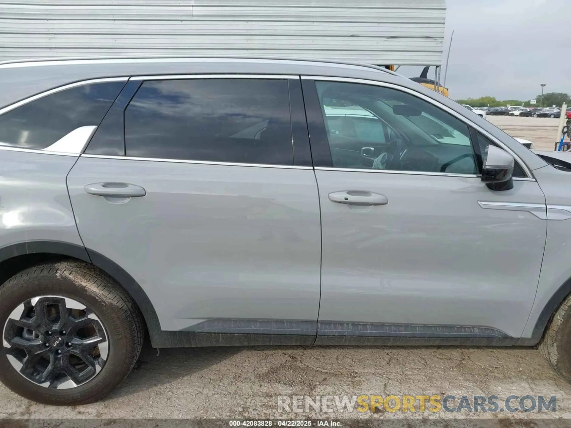 13 Photograph of a damaged car 5XYRL4JC2SG326359 KIA SORENTO 2025