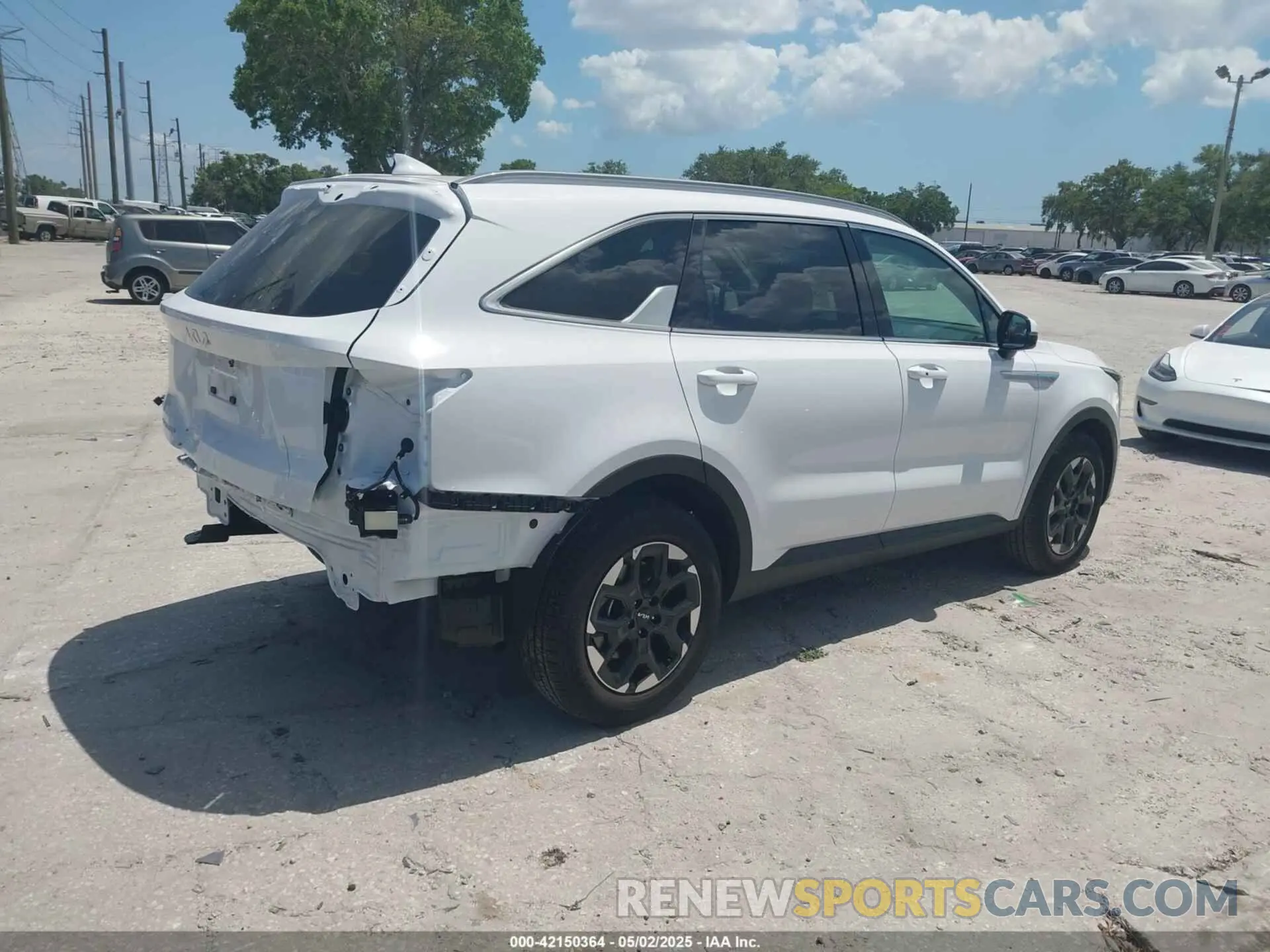 4 Photograph of a damaged car 5XYRL4JC3SG344417 KIA SORENTO 2025
