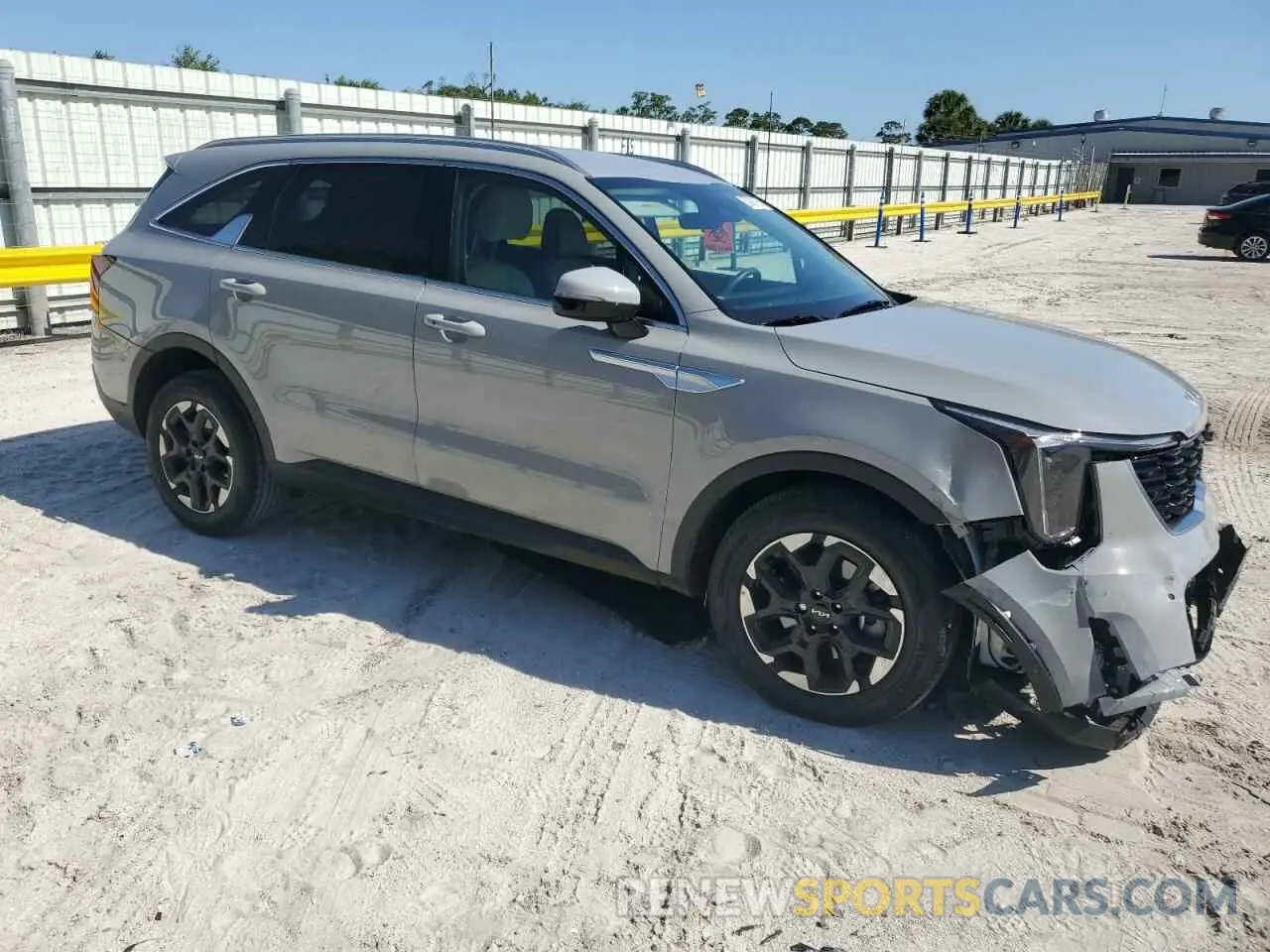 4 Photograph of a damaged car 5XYRL4JC3SG354414 KIA SORENTO 2025