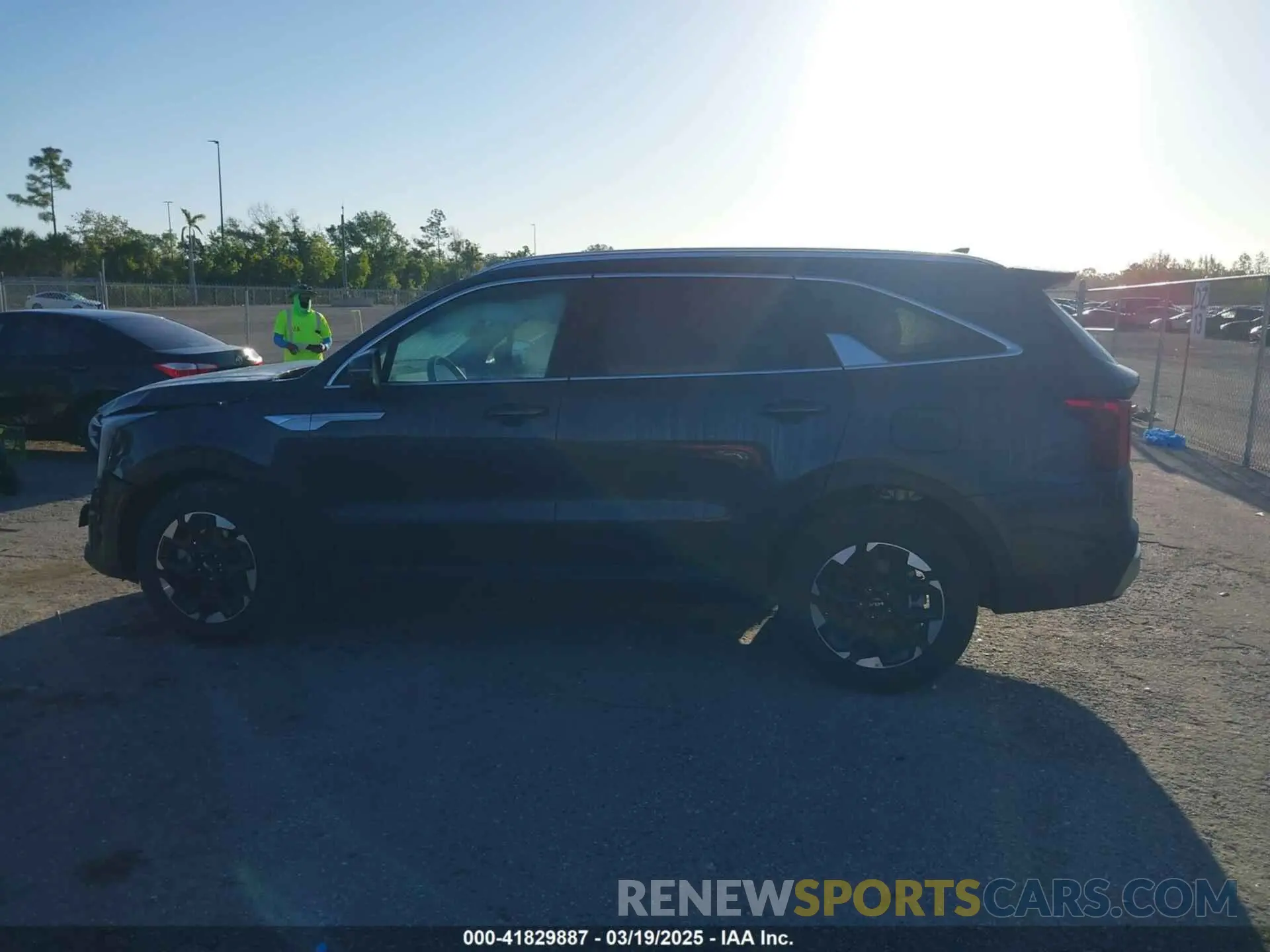 14 Photograph of a damaged car 5XYRL4JC4SG339131 KIA SORENTO 2025