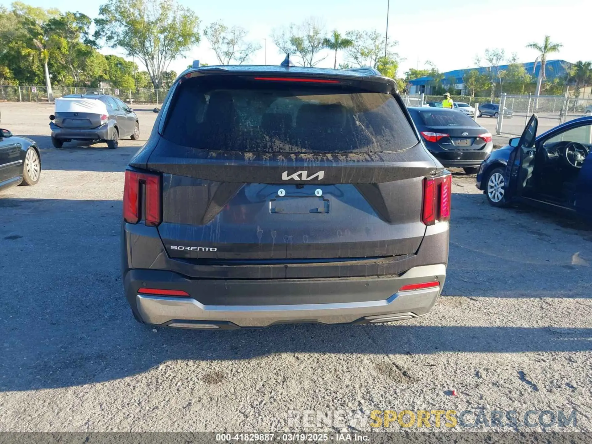 16 Photograph of a damaged car 5XYRL4JC4SG339131 KIA SORENTO 2025
