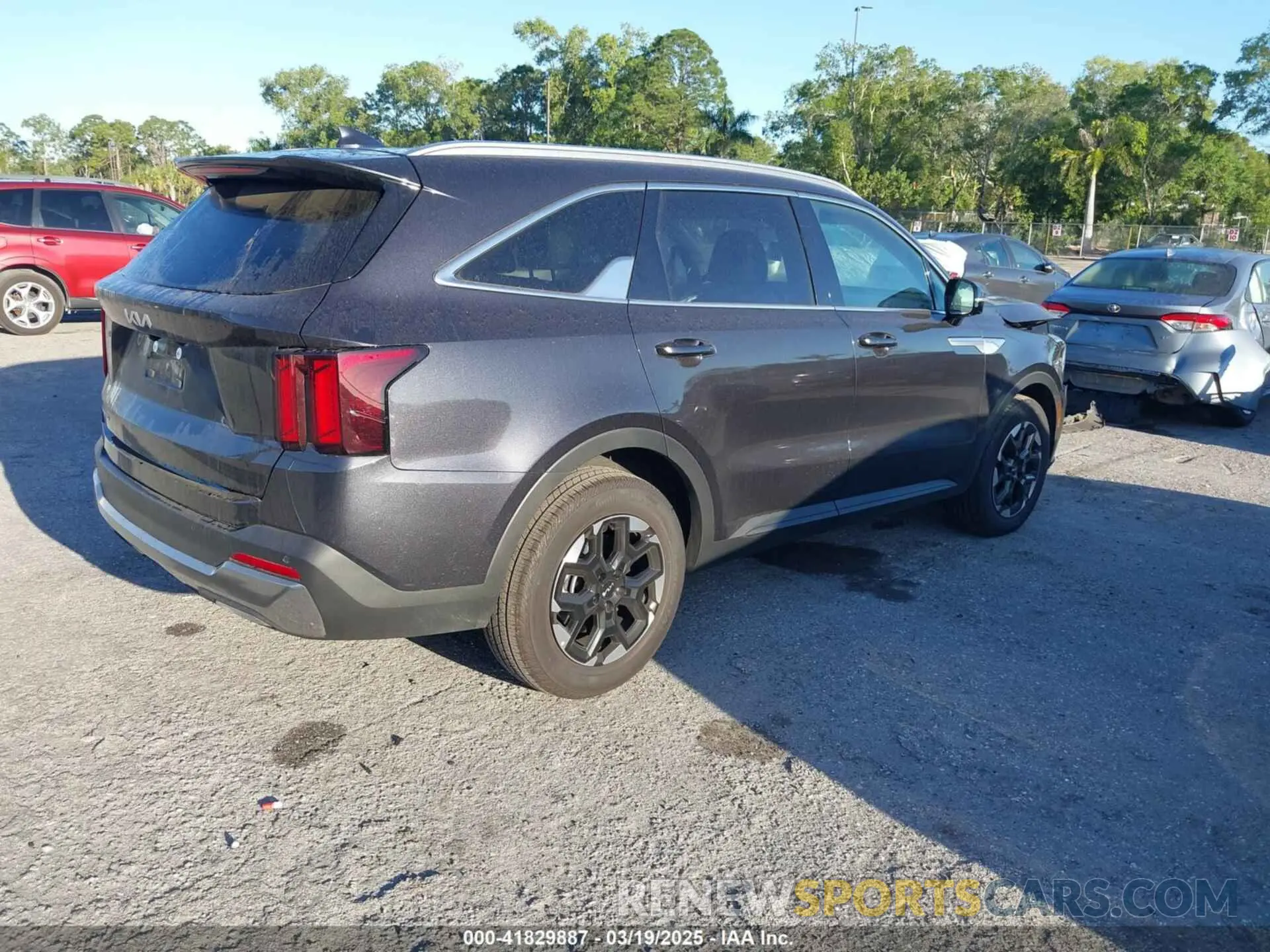 4 Photograph of a damaged car 5XYRL4JC4SG339131 KIA SORENTO 2025
