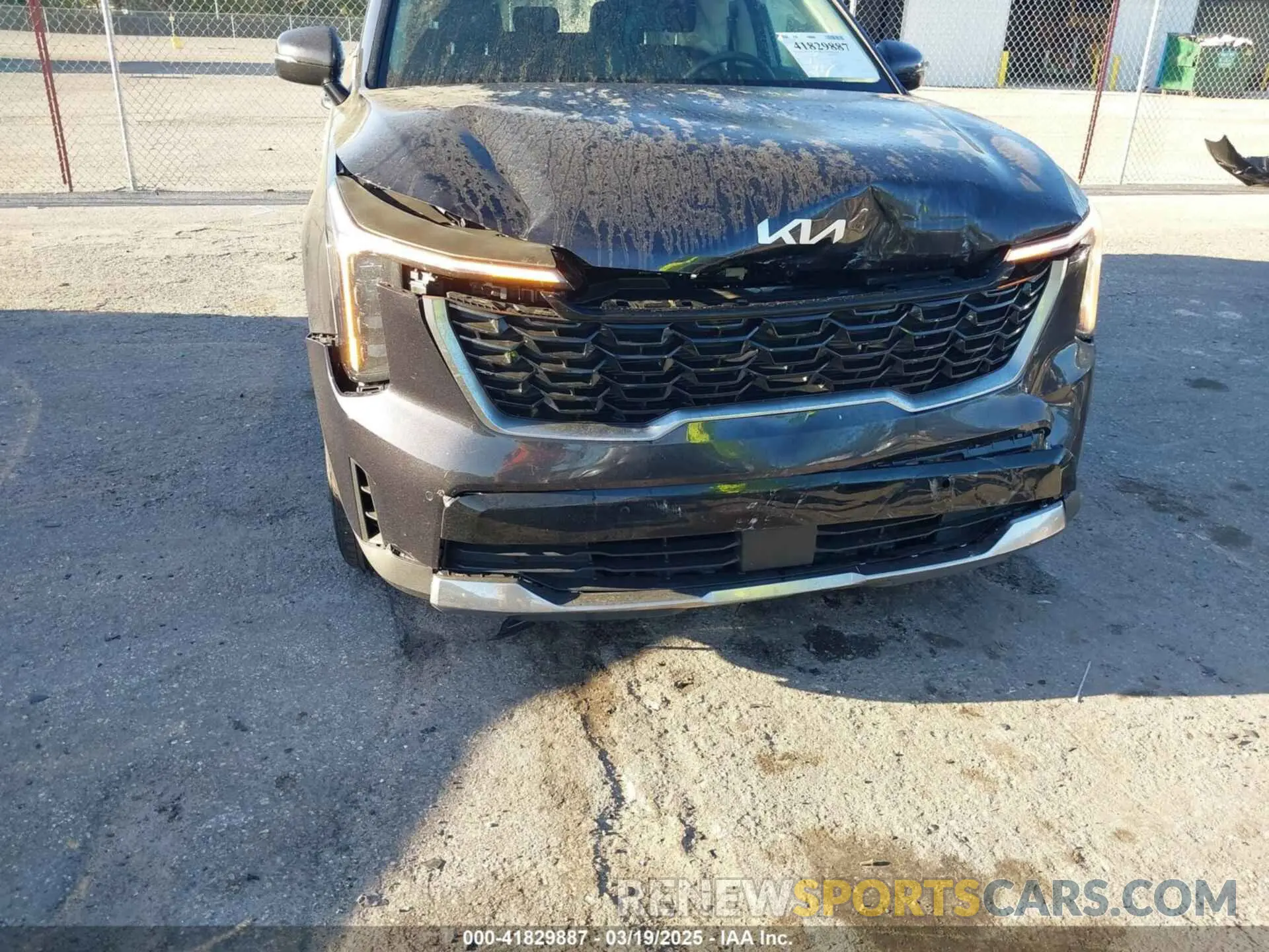 6 Photograph of a damaged car 5XYRL4JC4SG339131 KIA SORENTO 2025