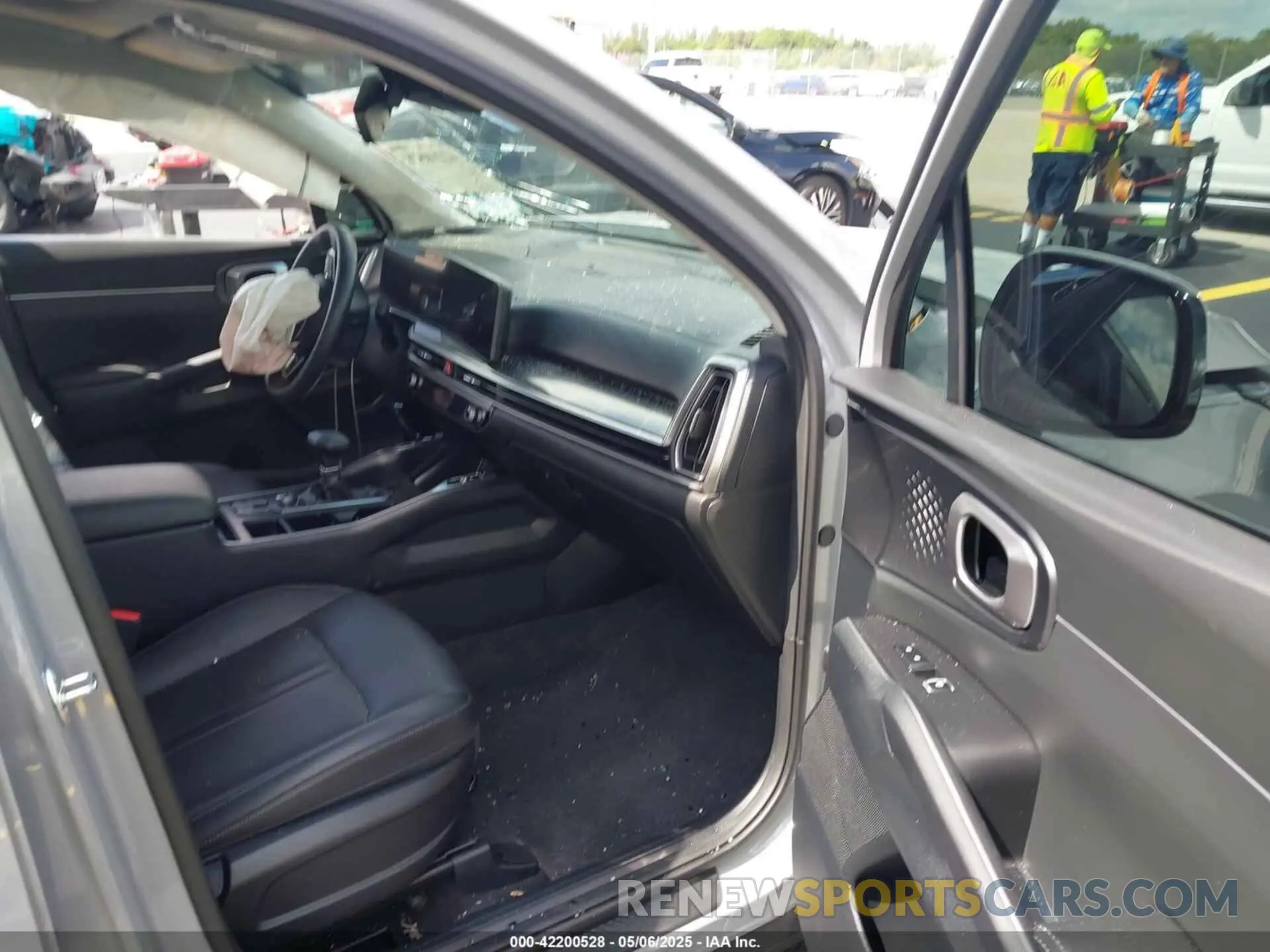5 Photograph of a damaged car 5XYRL4JC9SG348200 KIA SORENTO 2025