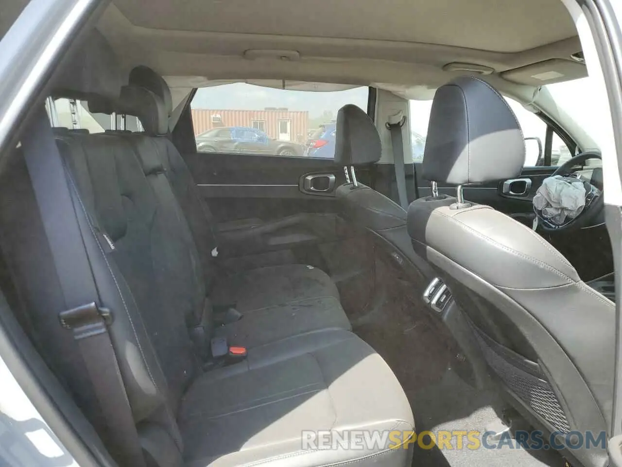 10 Photograph of a damaged car 5XYRLDJC1SG317667 KIA SORENTO 2025