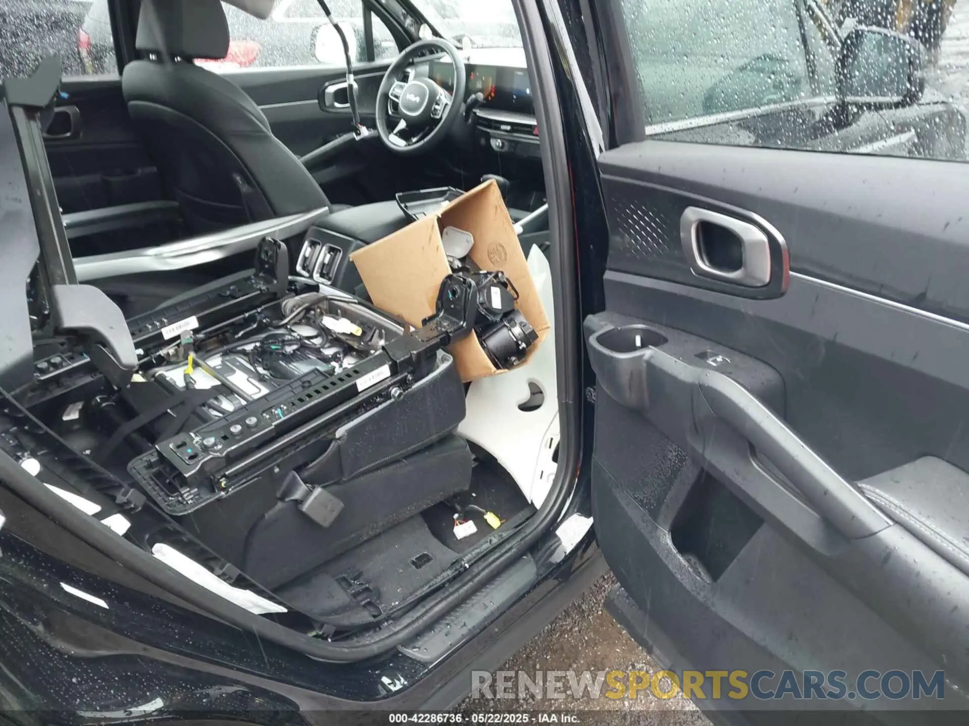8 Photograph of a damaged car 5XYRLDJC6SG328292 KIA SORENTO 2025