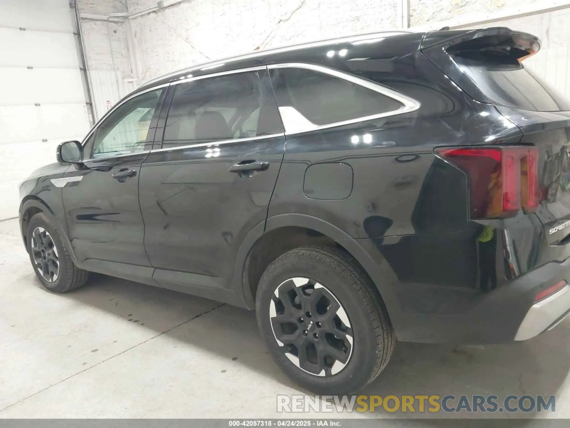 14 Photograph of a damaged car 5XYRLDJC9SG331865 KIA SORENTO 2025