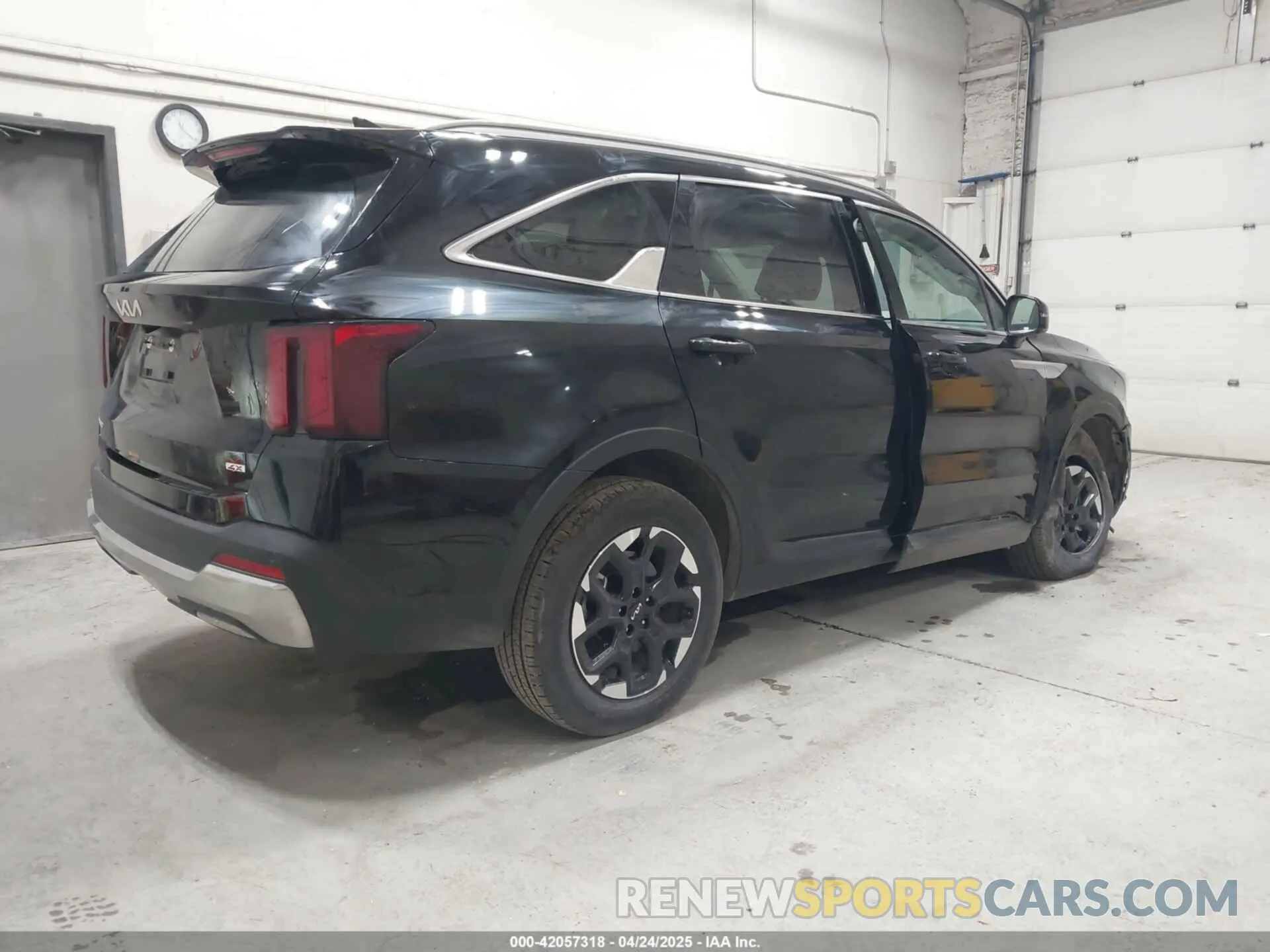 4 Photograph of a damaged car 5XYRLDJC9SG331865 KIA SORENTO 2025