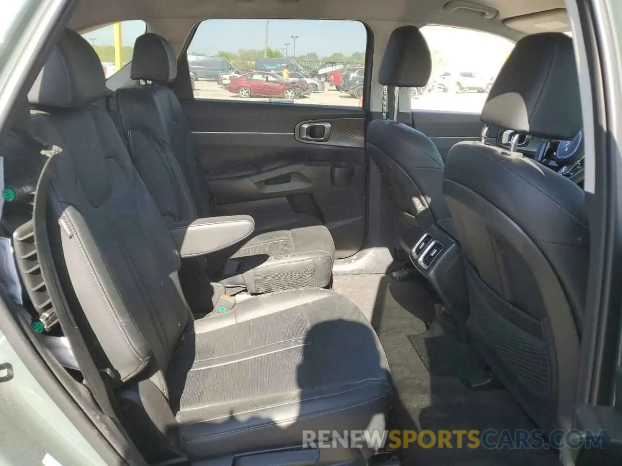 10 Photograph of a damaged car KNDRHDJGXS5321150 KIA SORENTO 2025