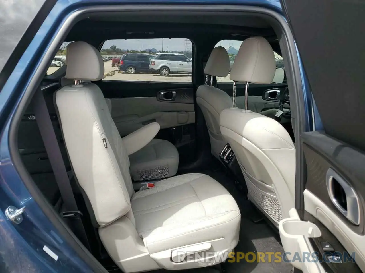 10 Photograph of a damaged car KNDRKDJG1S5305887 KIA SORENTO 2025