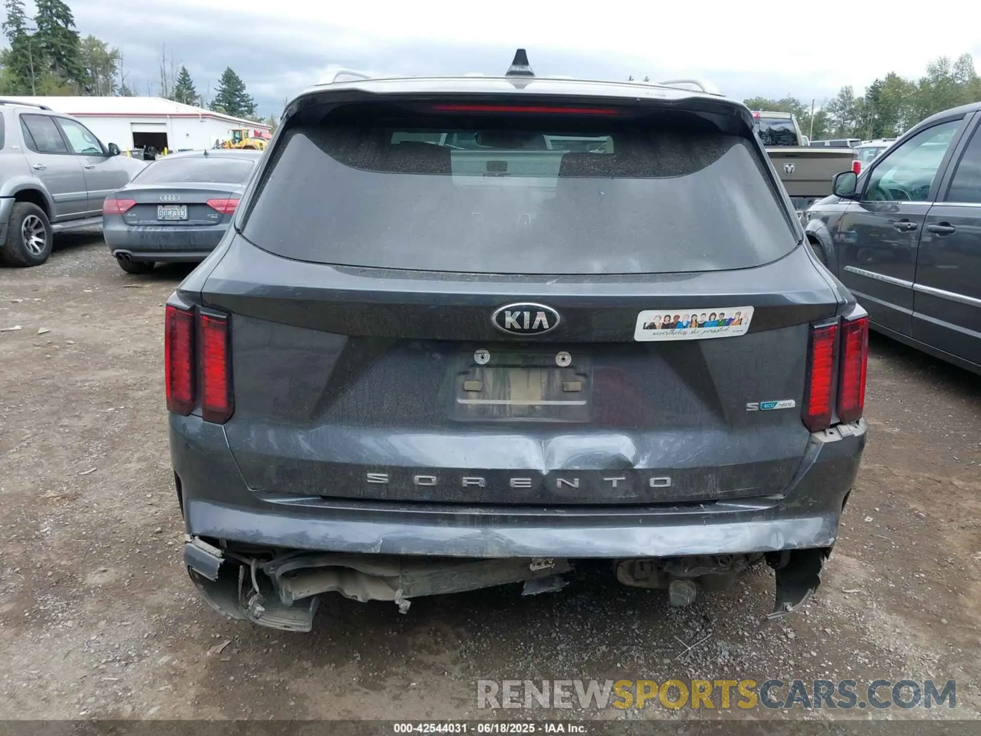 16 Photograph of a damaged car KNDRG4LG0M5036878 KIA SORENTO HYBRID 2021