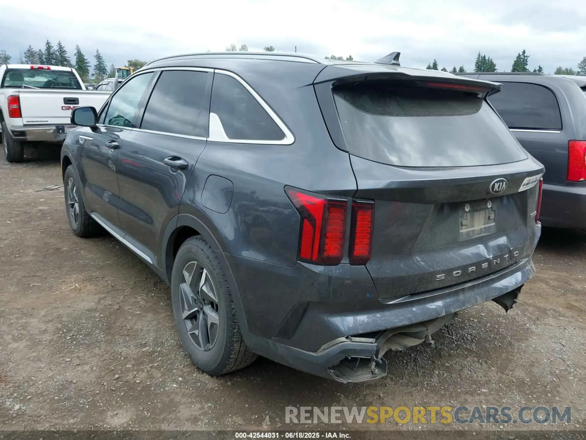 3 Photograph of a damaged car KNDRG4LG0M5036878 KIA SORENTO HYBRID 2021