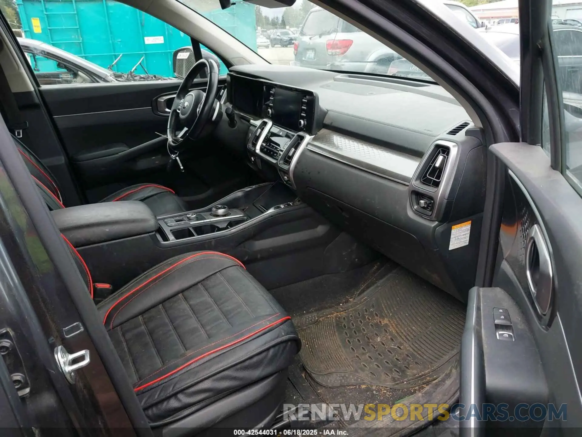 5 Photograph of a damaged car KNDRG4LG0M5036878 KIA SORENTO HYBRID 2021